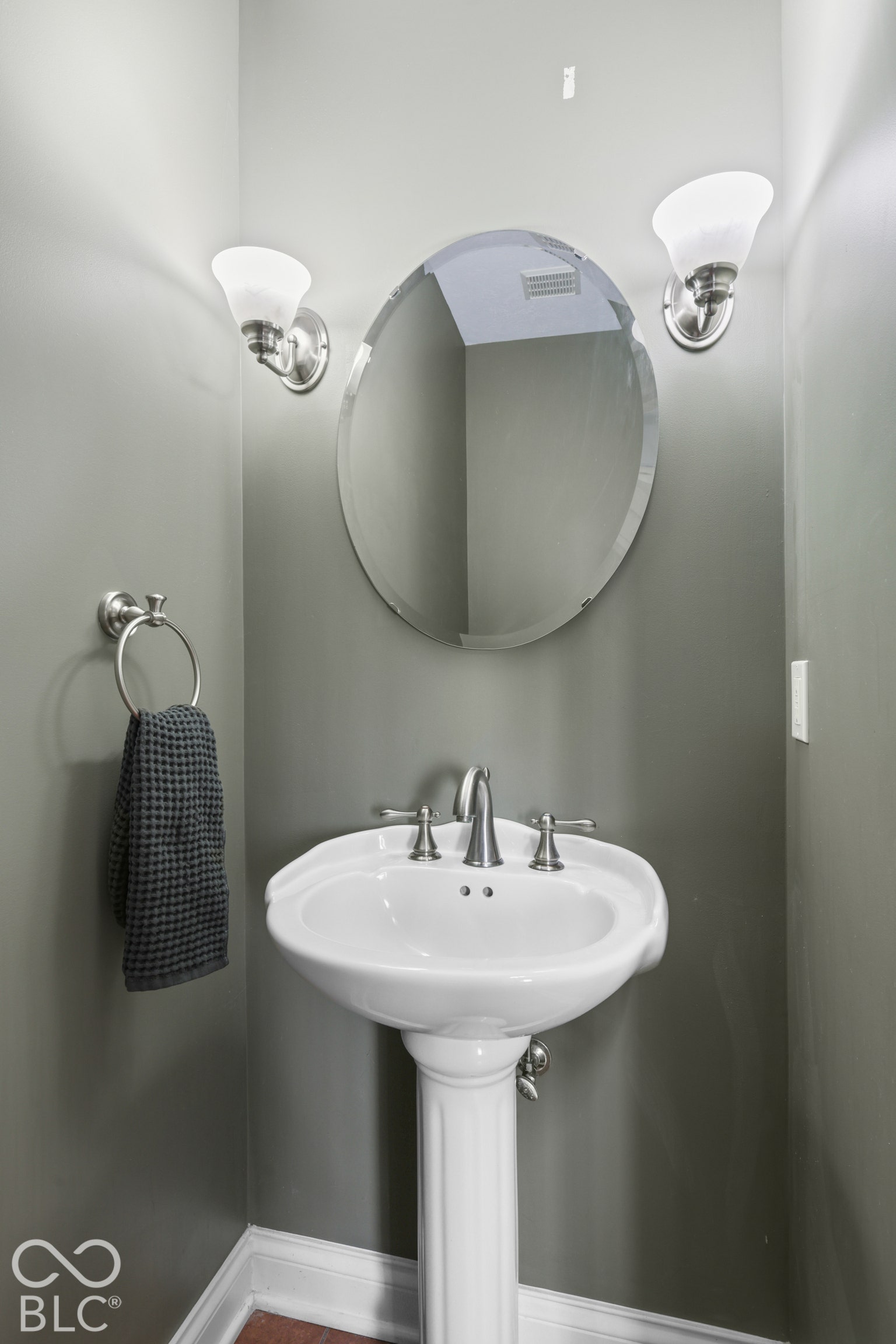 5976 E Holes Crossing Drive, Crawfordsville, IN 47933 MAIN LEVEL POWDER ROOM