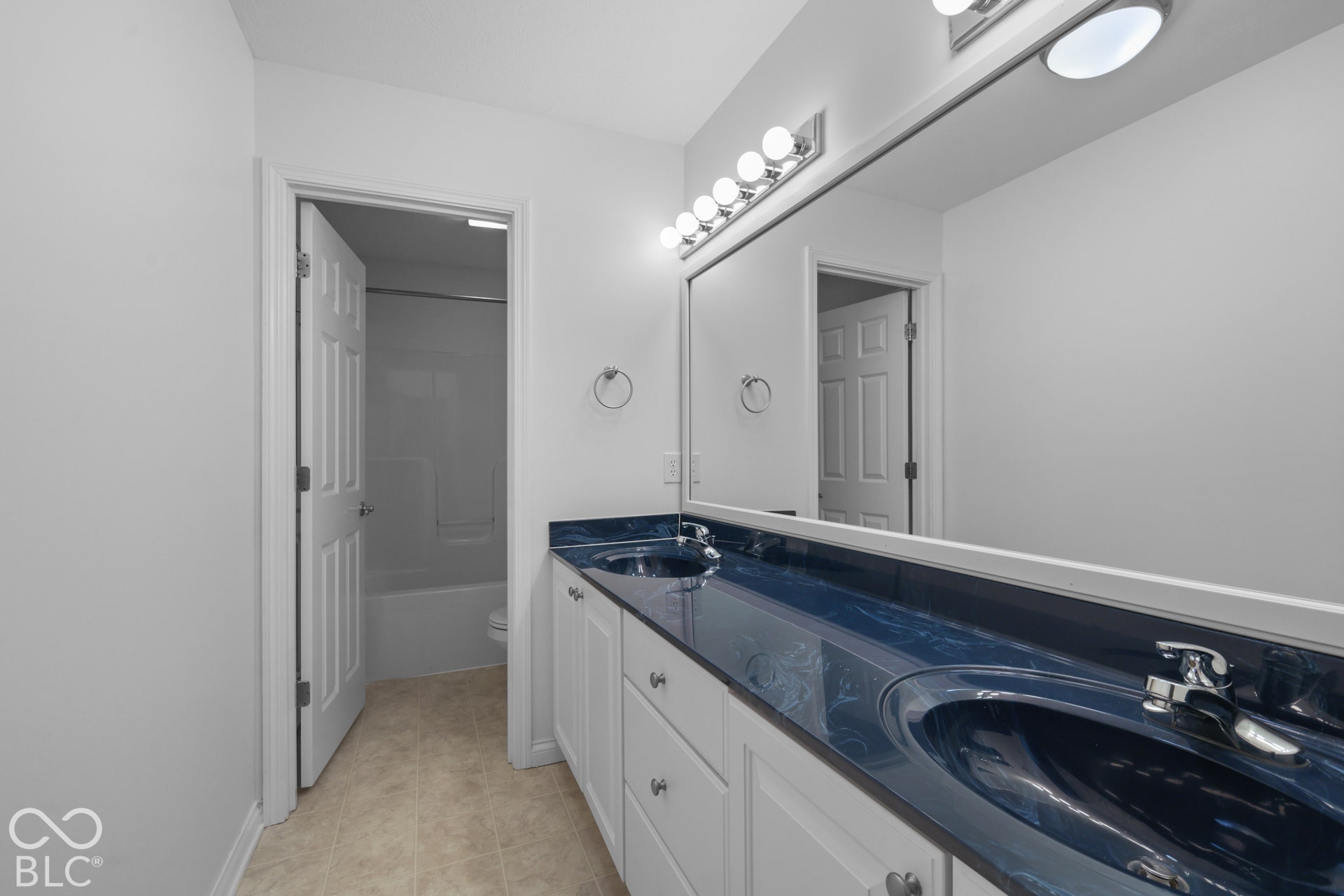 5976 E Holes Crossing Drive, Crawfordsville, IN 47933 FULL BATH UPSTAIRS WITH TUB/SHOWER COMBO