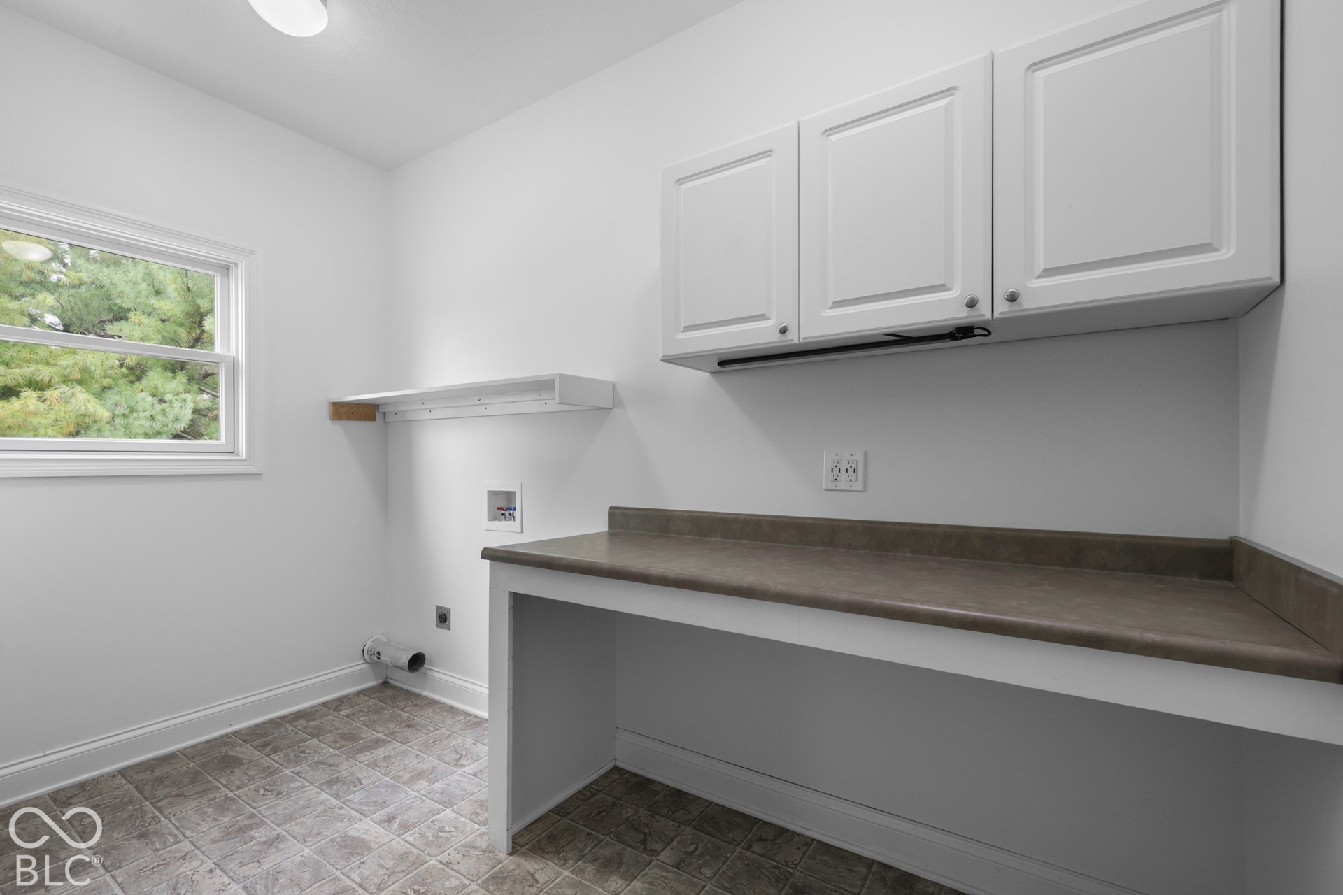 5976 E Holes Crossing Drive, Crawfordsville, IN 47933 MAIN FLOOR LAUNDRY