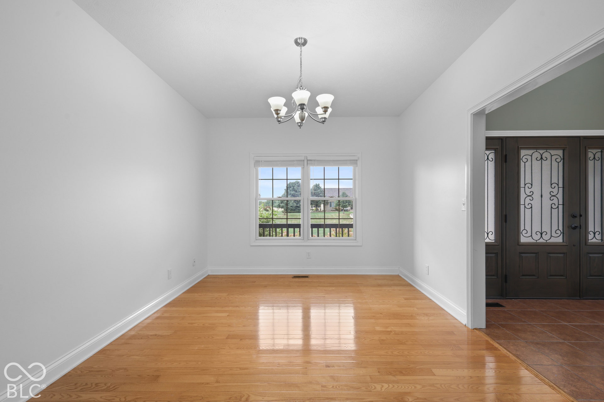 5976 E Holes Crossing Drive, Crawfordsville, IN 47933 FLEX ROOM ON MAIN LEVEL COULD BE USED FOR FORMAL DINING ROOM. SELLER USED IT FOR AN OFFICE