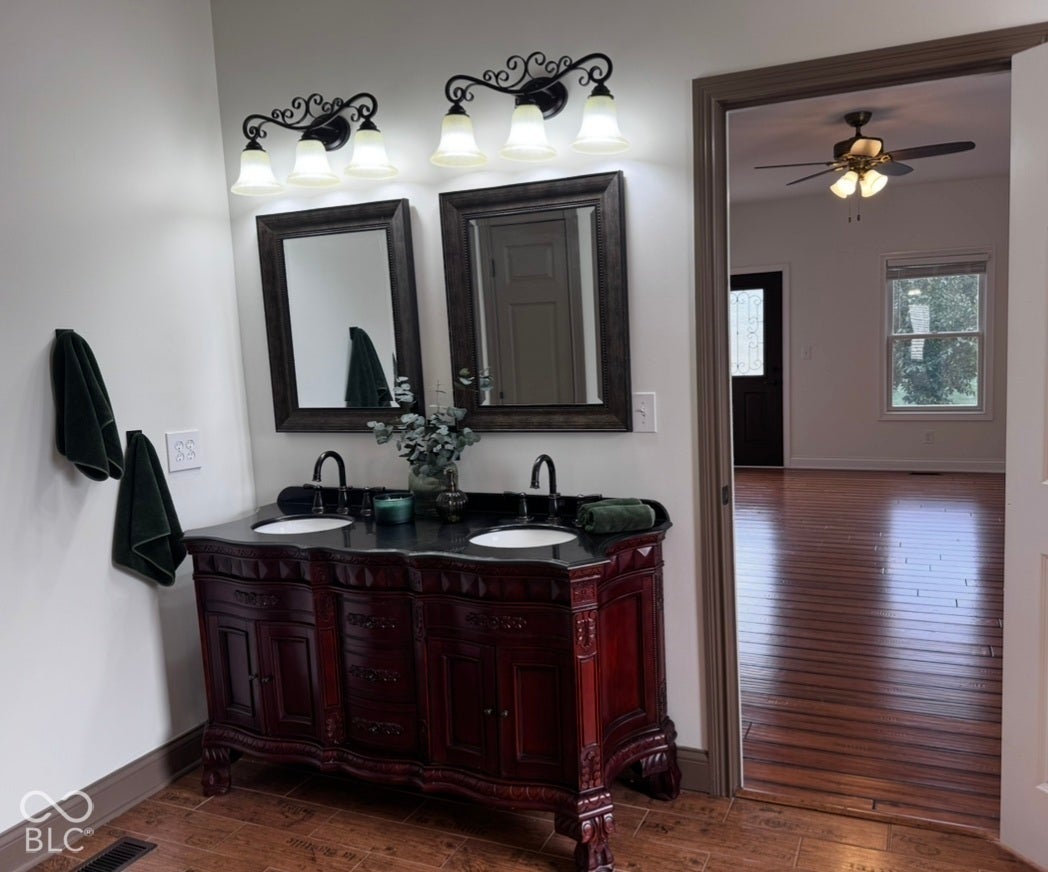 5976 E Holes Crossing Drive, Crawfordsville, IN 47933 PRIMARY BATHROOM