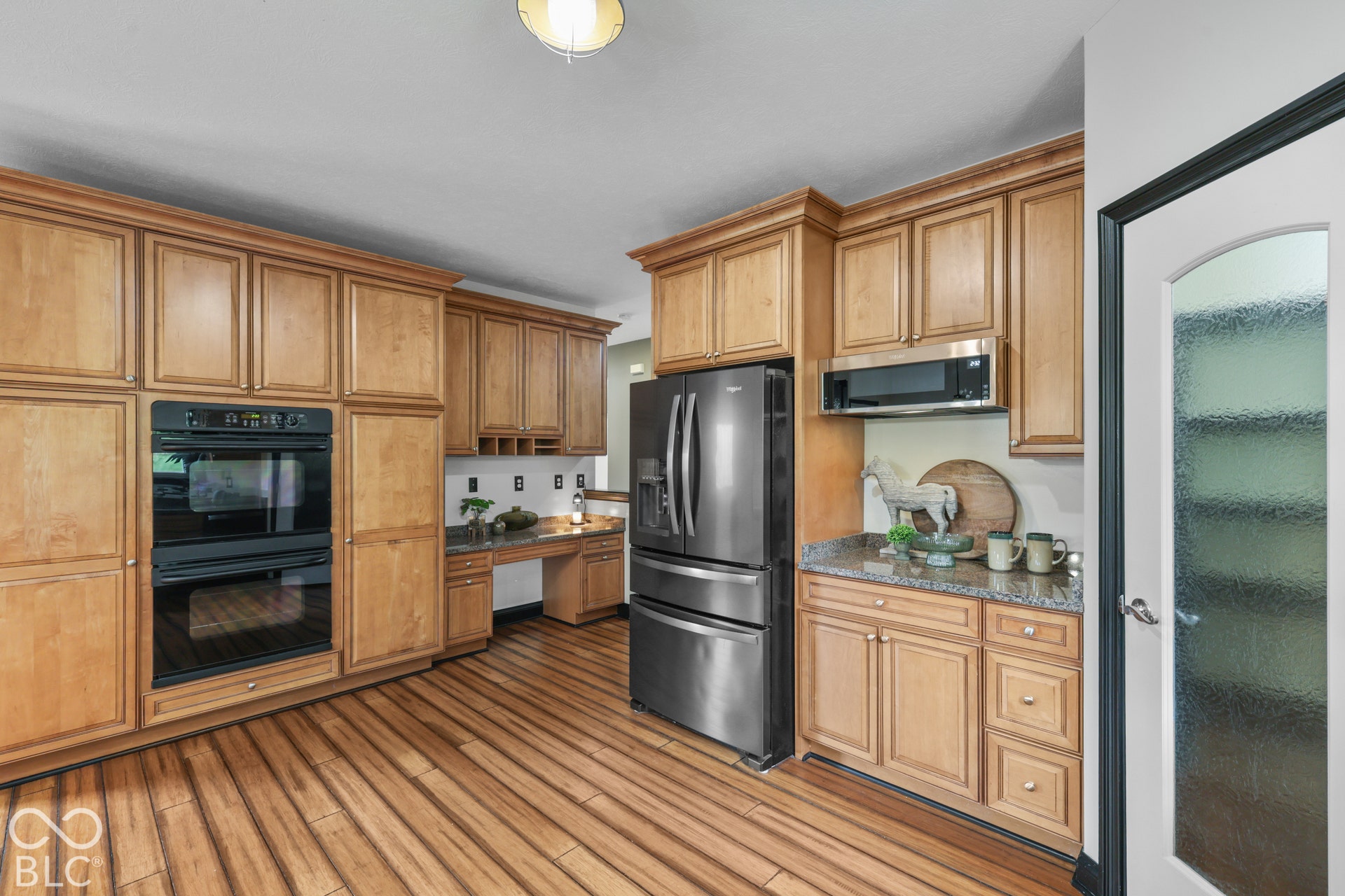 5976 E Holes Crossing Drive, Crawfordsville, IN 47933 ENJOY BEAUTIFUL KITCHEN CABINETRY GIVING YOU PLENTY OF STORAGE. UPGRADED DOUBLE OVEN, REFRIGERATOR AND MICROWAVE COMPLETE THIS PERFECT COOKS KITCHEN!