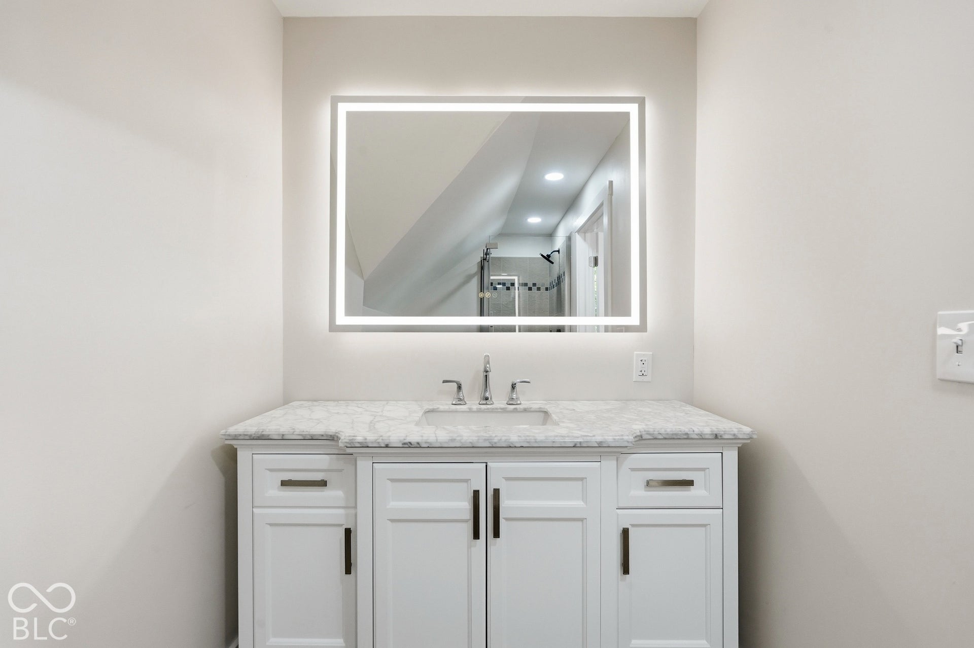 307 E Ohmer, Indianapolis, IN 46219 Bathroom