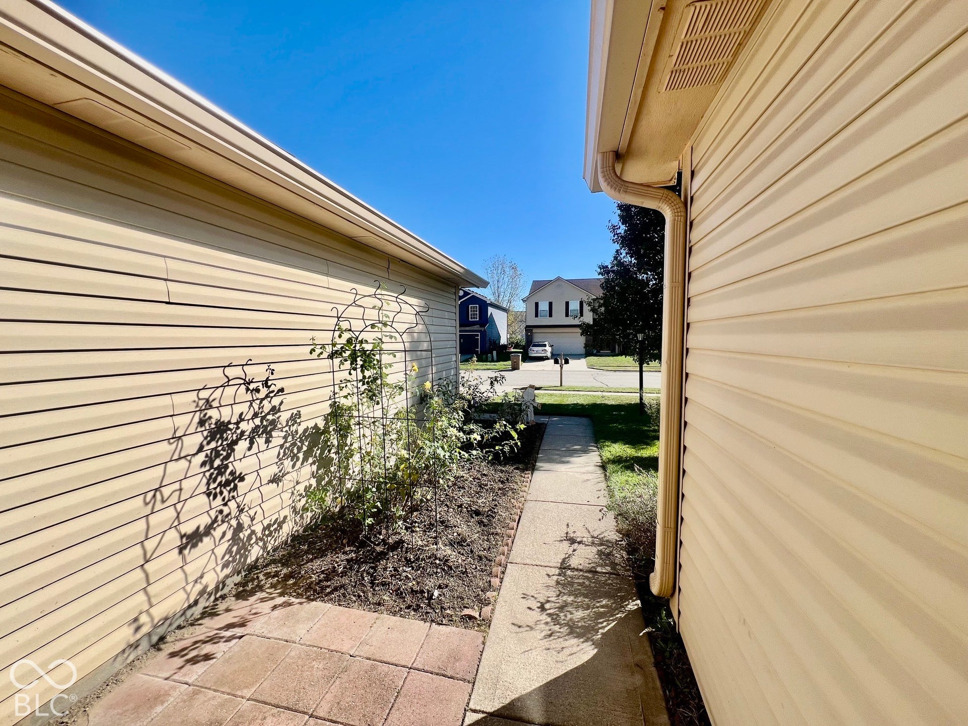 2390 Lakecrest Drive, Columbus, IN 47201