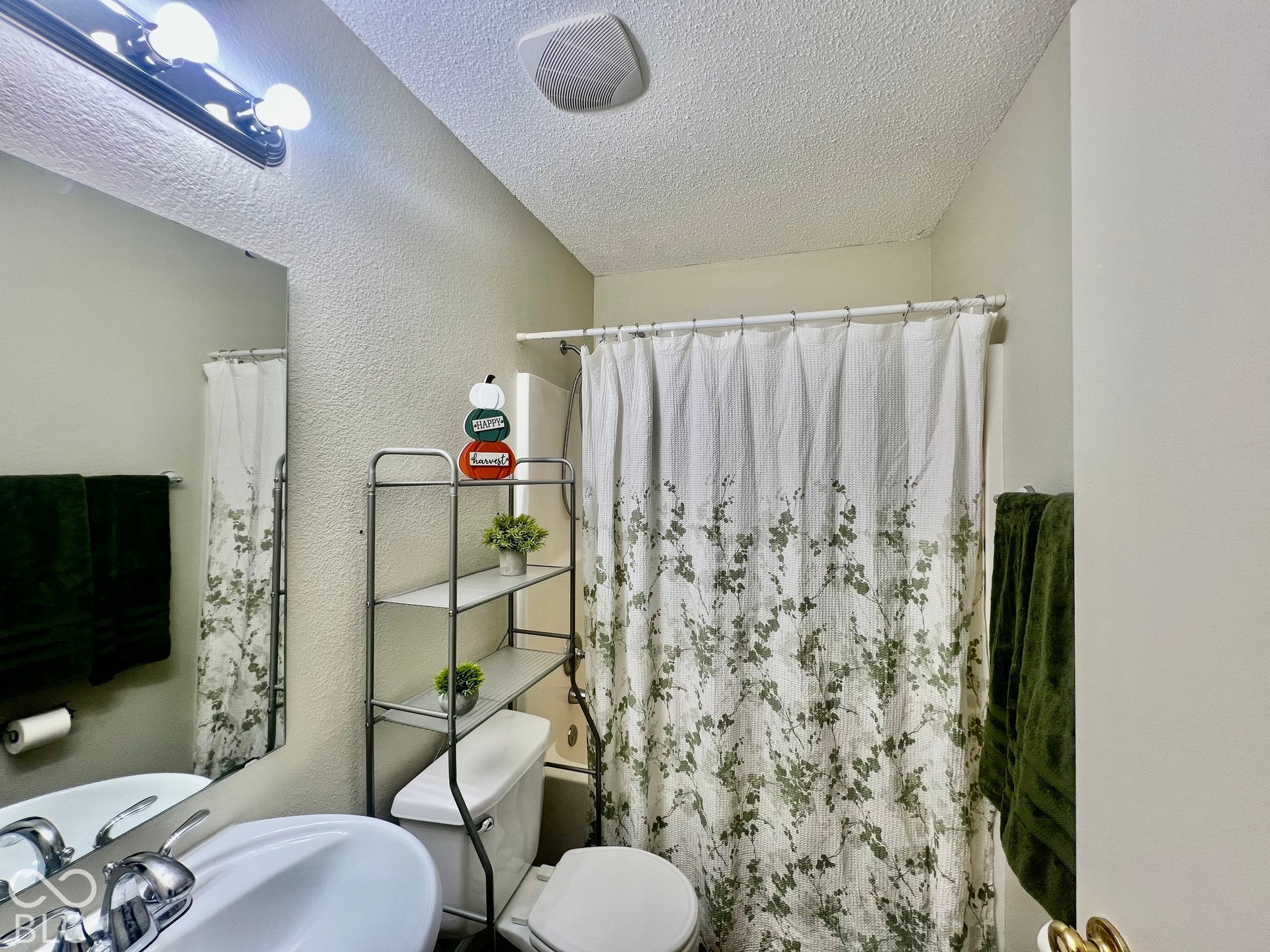2390 Lakecrest Drive, Columbus, IN 47201