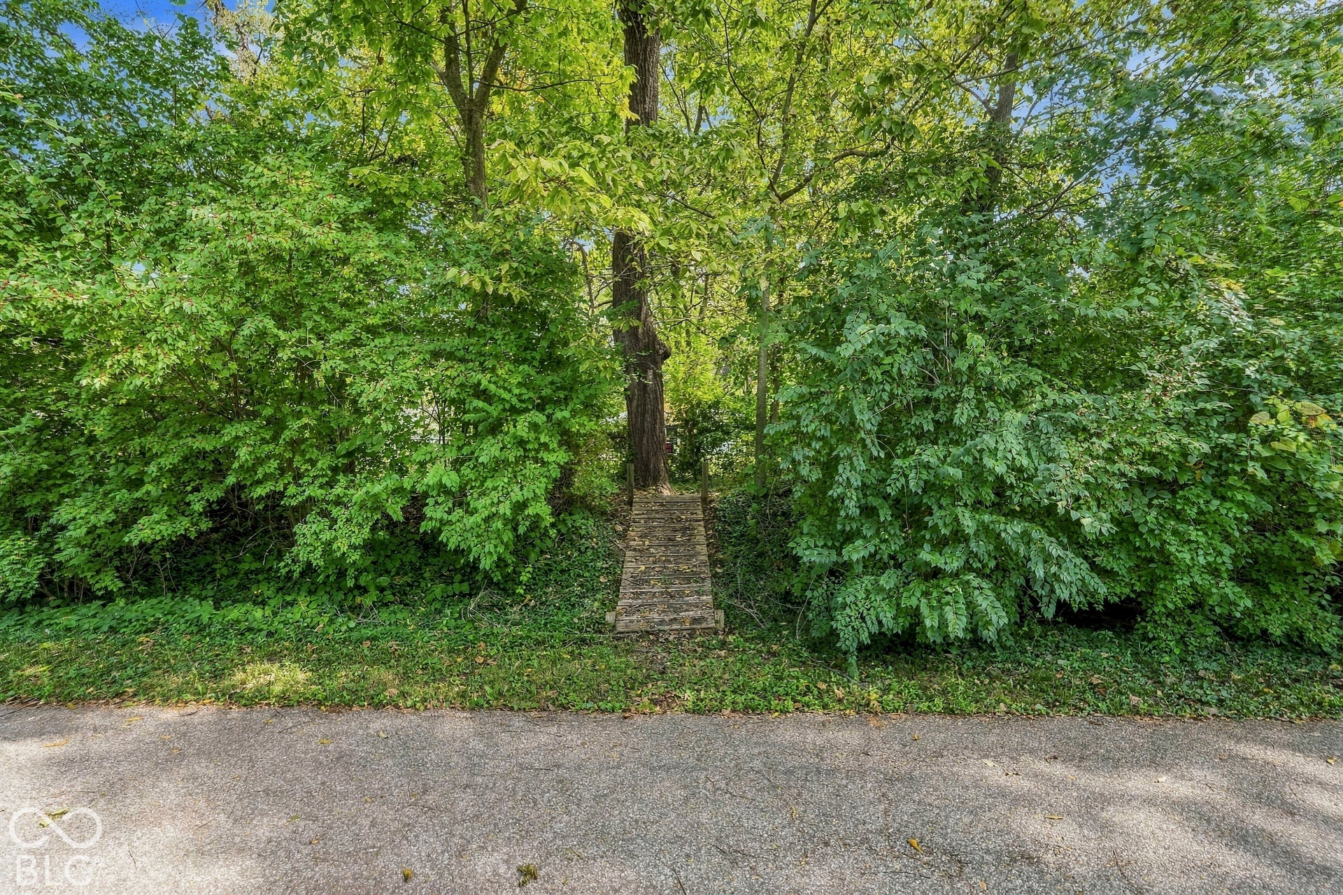 7916 Meadowbrook Drive, Indianapolis, IN 46240