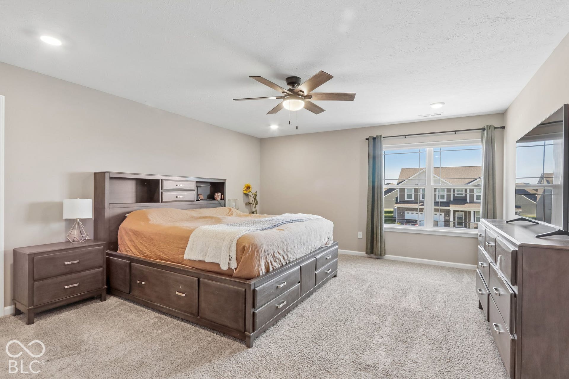 Recessed lighting, ceiling fan, and carpeted flooring