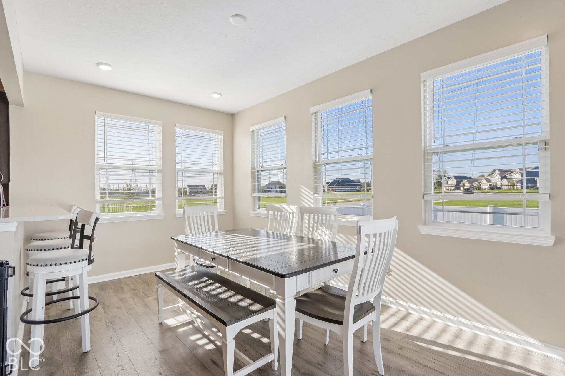 Morning room off of the kitchen features an eat-in peninsula and lots of natural light