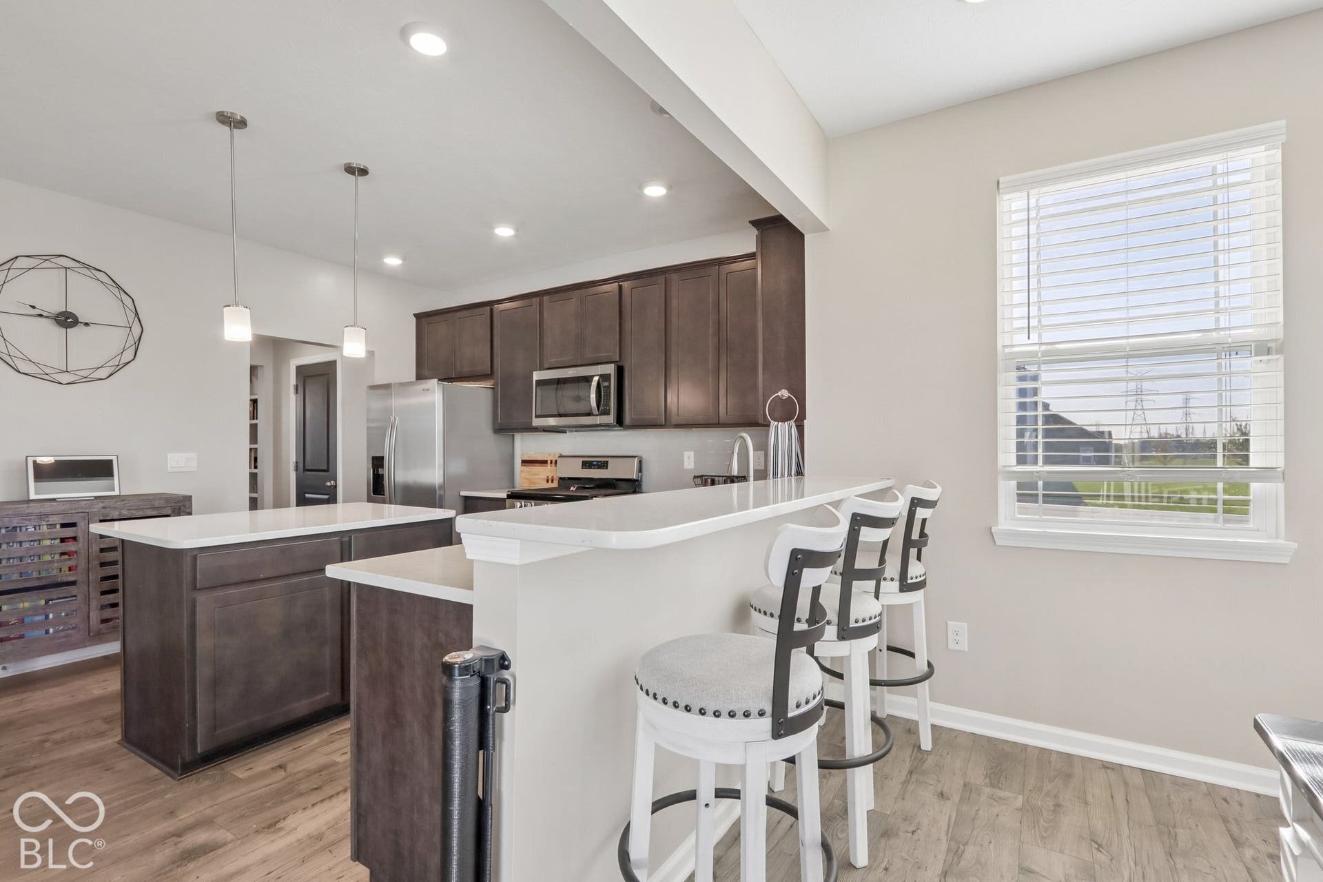 Between the kitchen and morning room is an eat-in peninsula