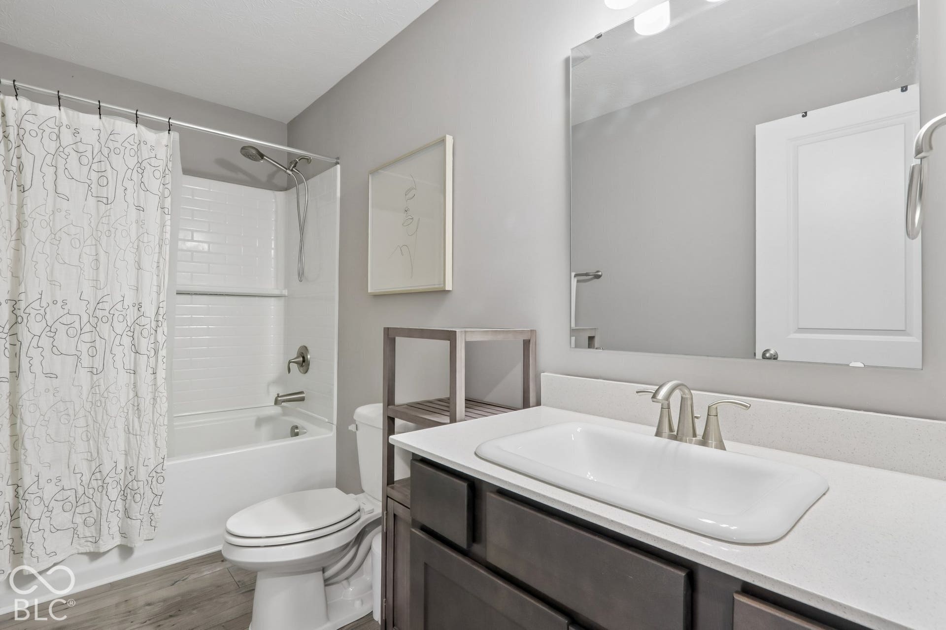 Secondary full bathroom upstairs