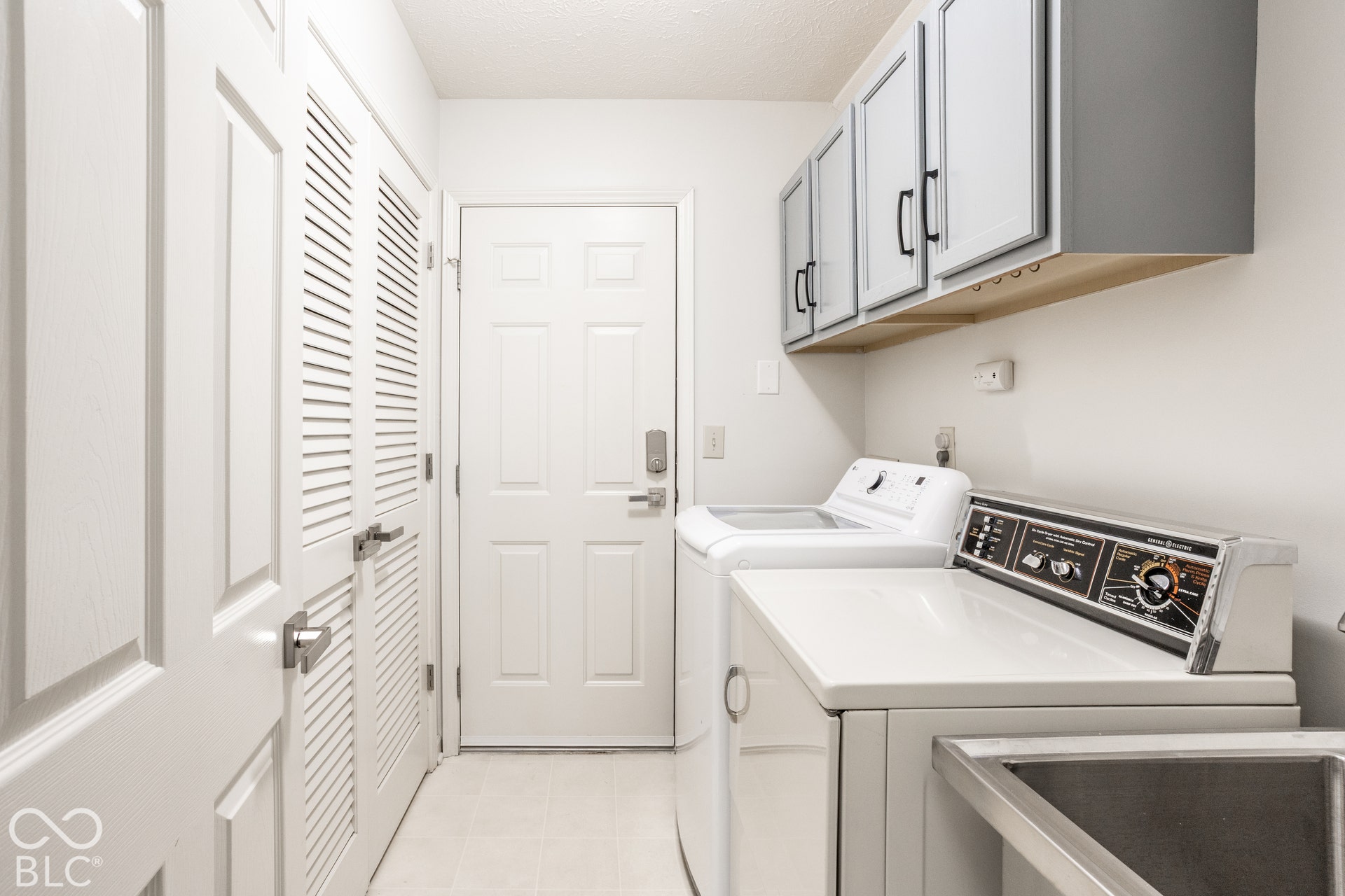 New stainless steel utility sink