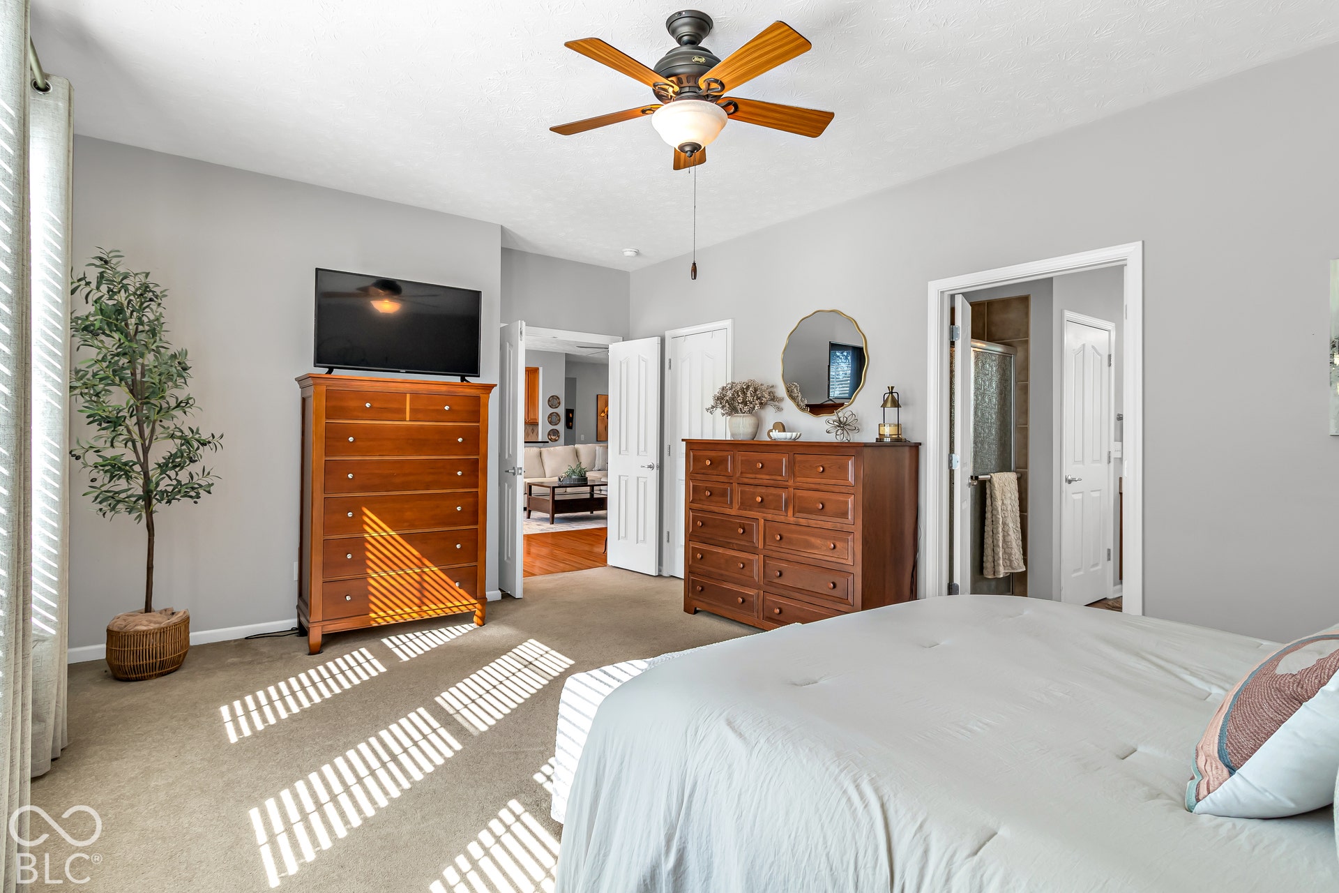The suite offers plenty of additional space for furniture.