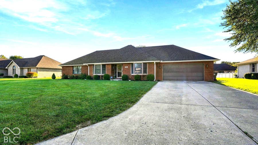 Property photo for 842 Deerfield Road, Anderson, IN