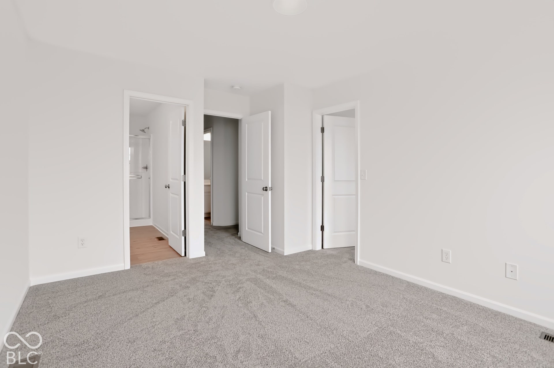 Light gray wall-to-wall carpeting throughout