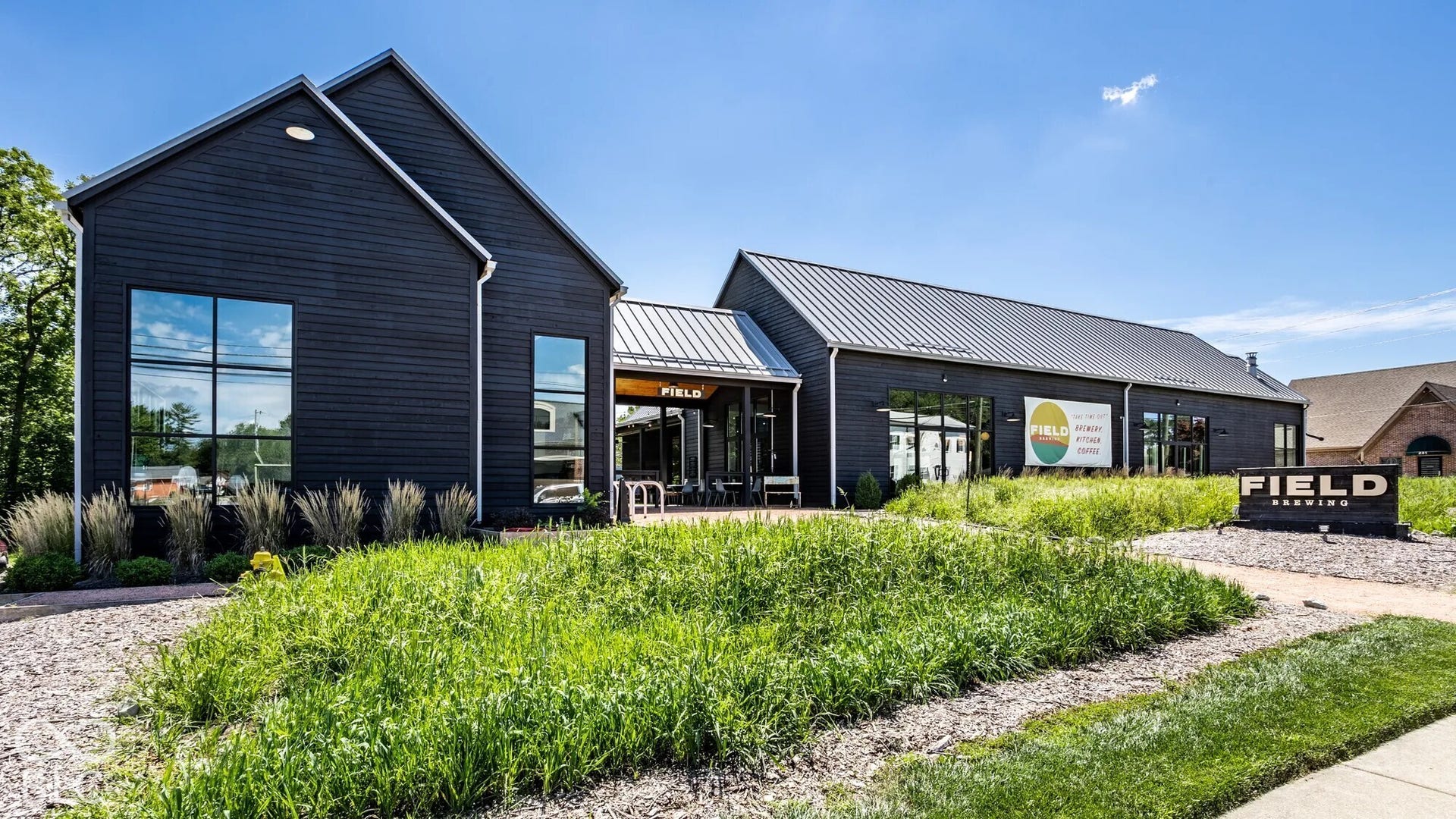 GREAT RESTAURANTS NEARBY!