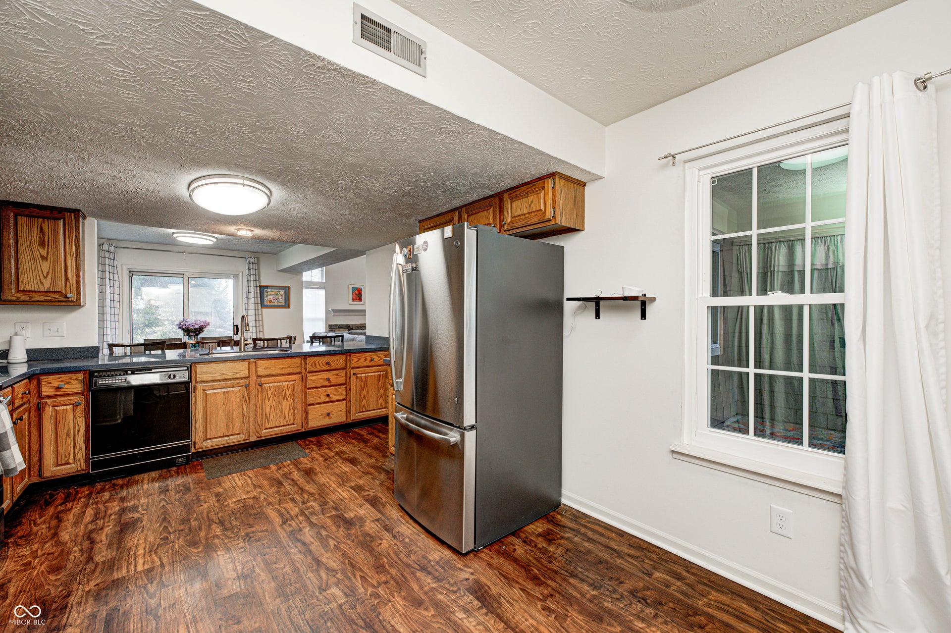 Eat-in Kitchen