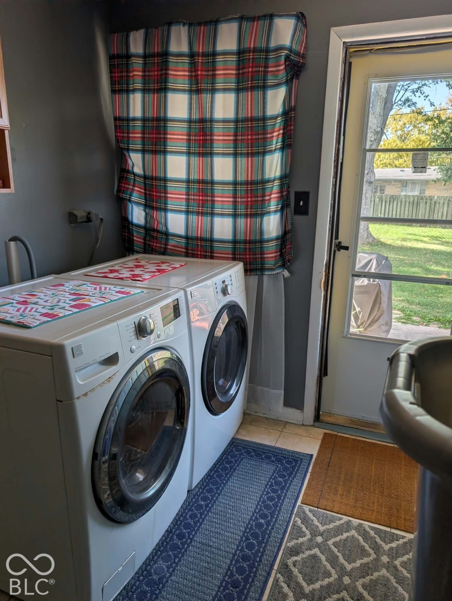 Washer/dryer in utility room