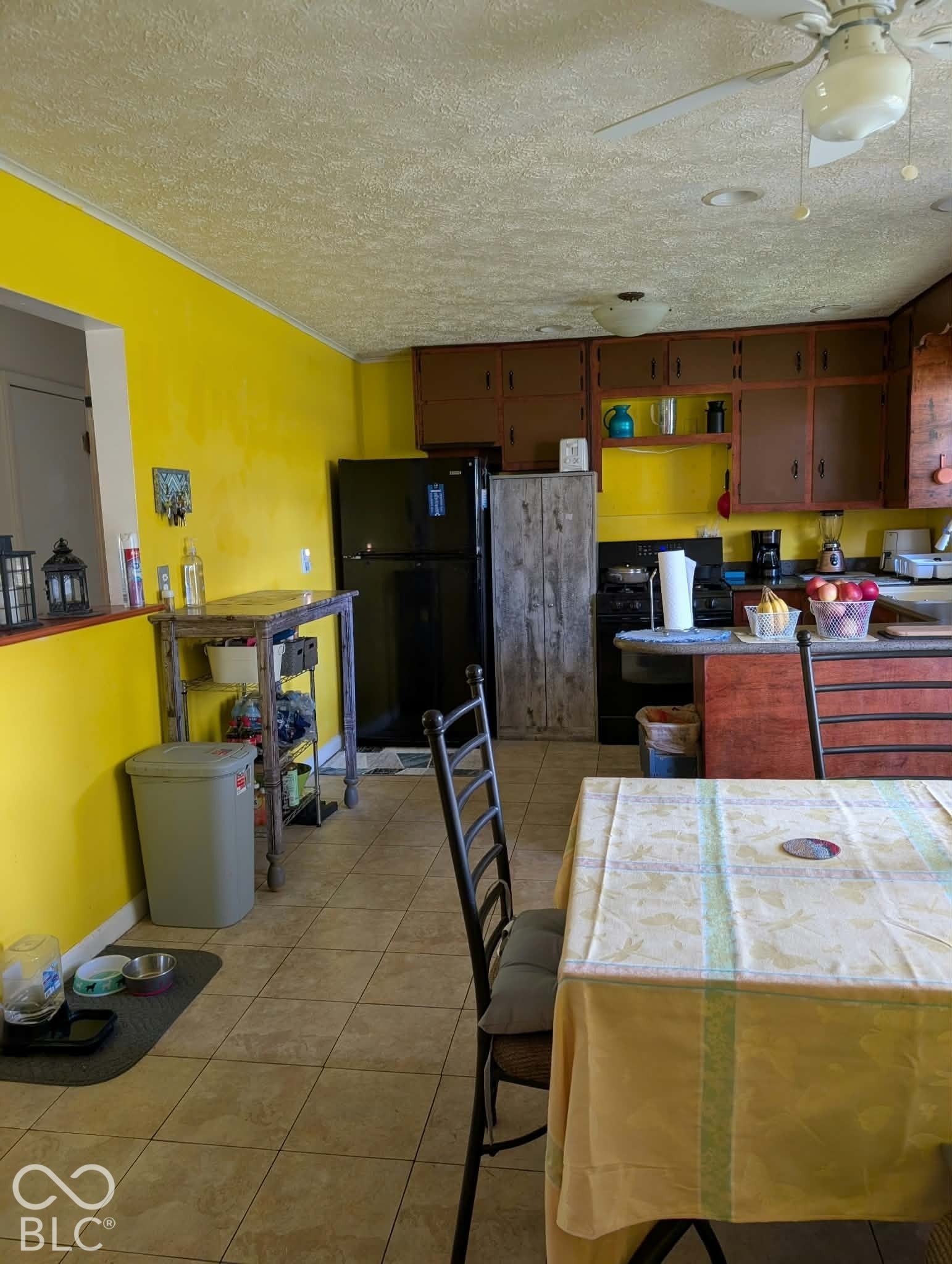 Eat-in kitchen