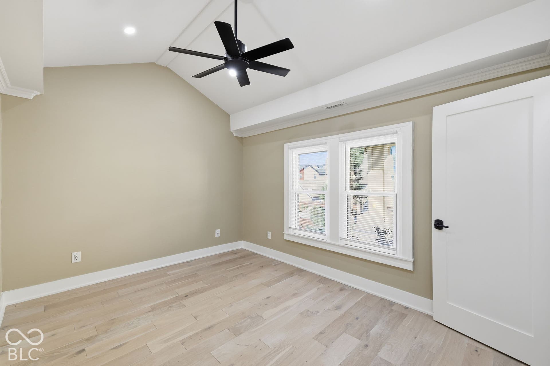 Vaulted ceiling featuring a contemporary ceiling fan, recessed lighting, and wood-finish flooring