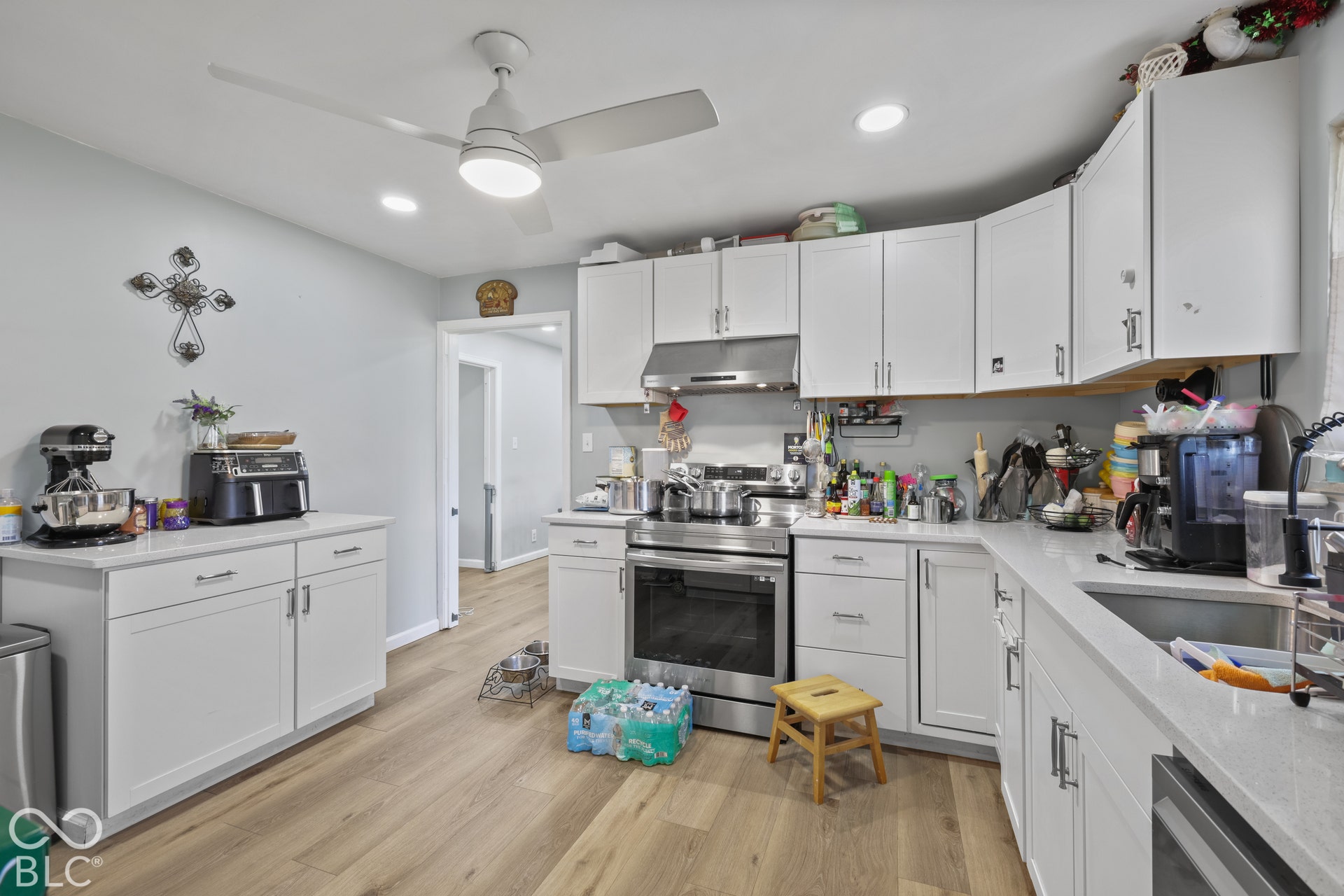 Kitchen featuring wood-finish flooring, white cabinetry, recessed lighting, and a ceiling fan