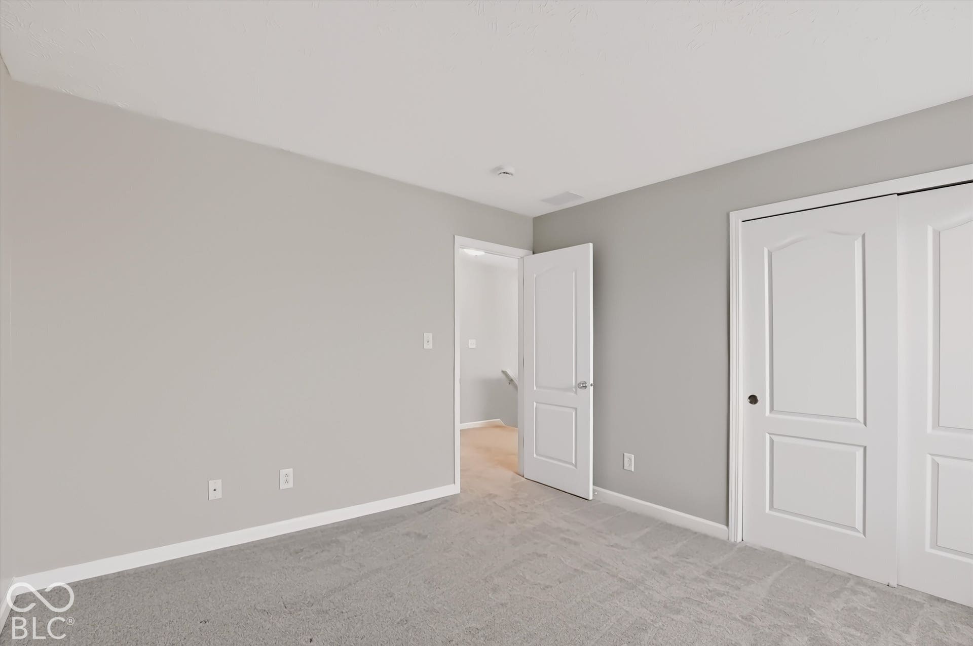 Secondary bedroom by the loft.