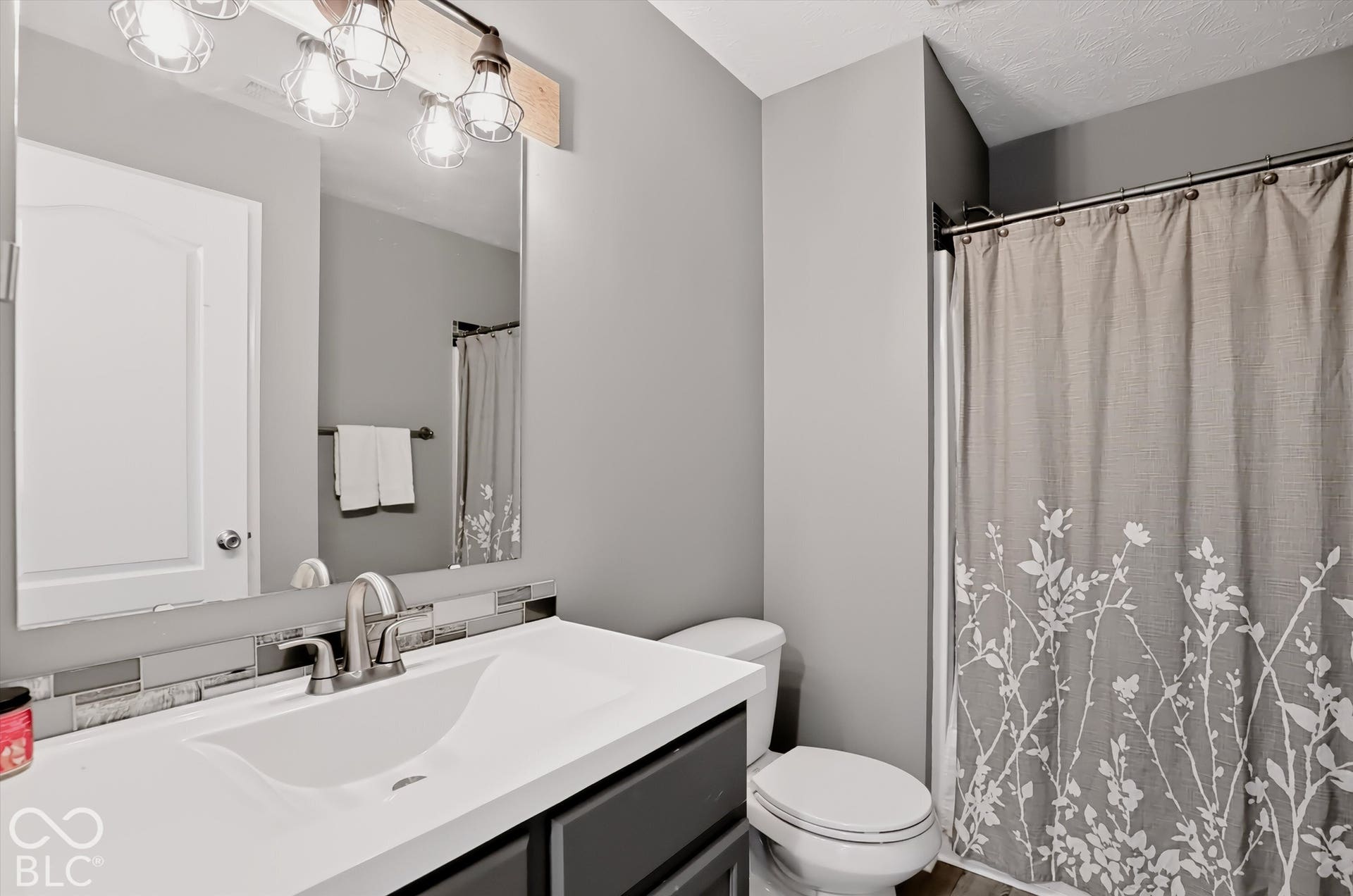 Secondary upstairs bath shared by two secondary bedrooms.