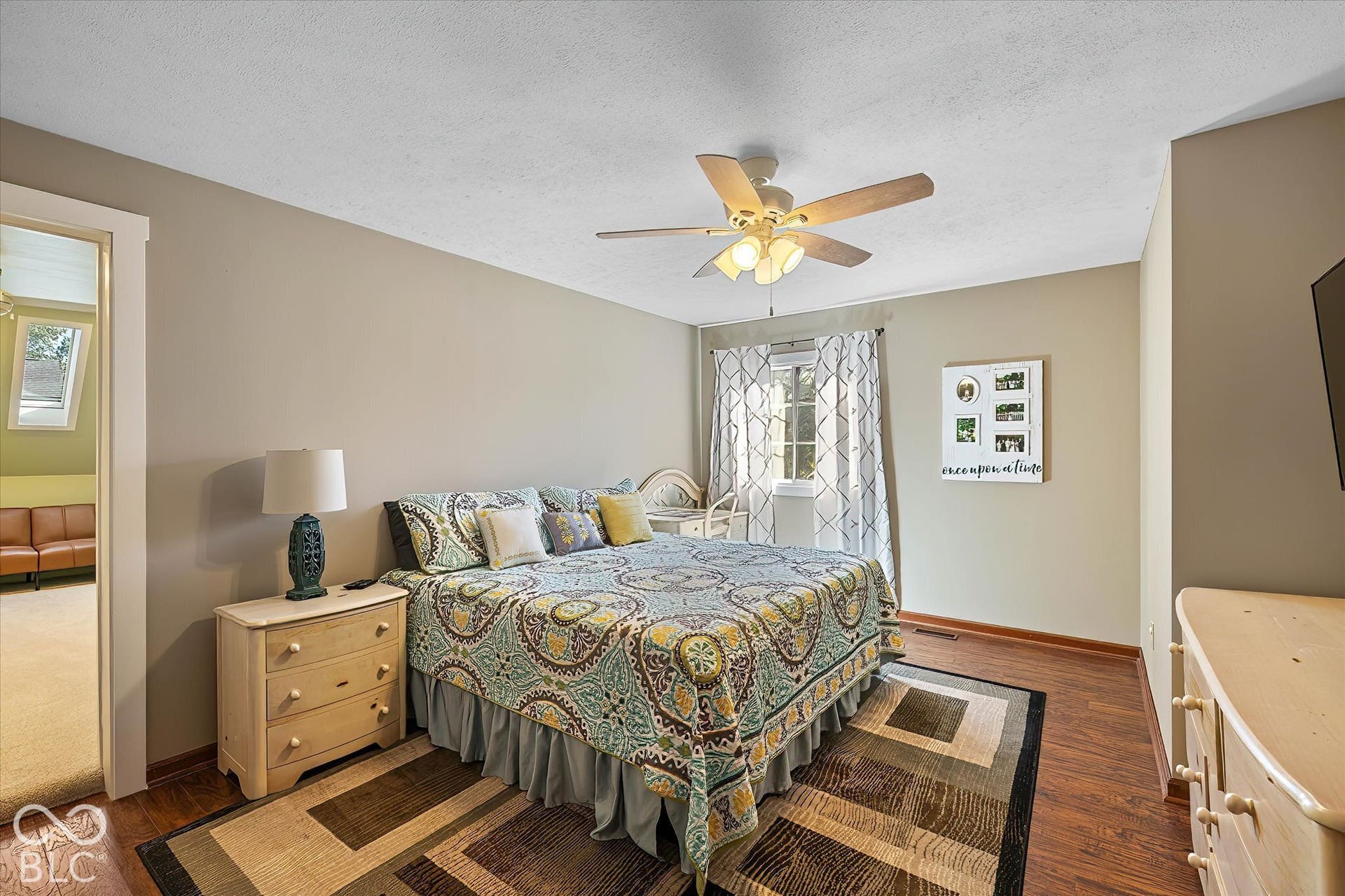 Bedroom w/ neutral paint. Flex space to use as you wish - office, playroom, etc.