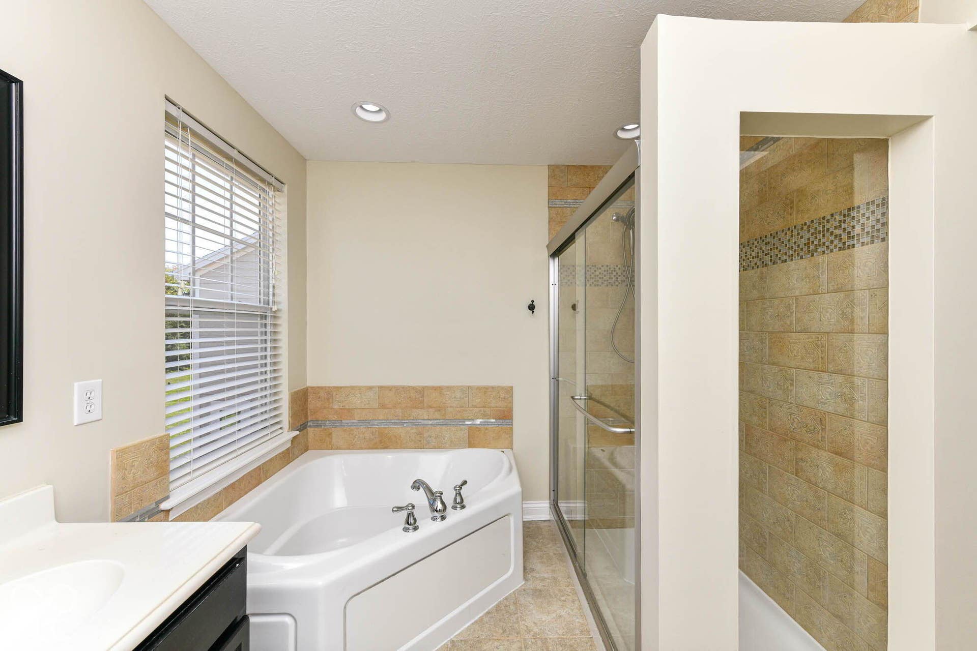 12541 Hawks Landing, Fishers, IN 46037
