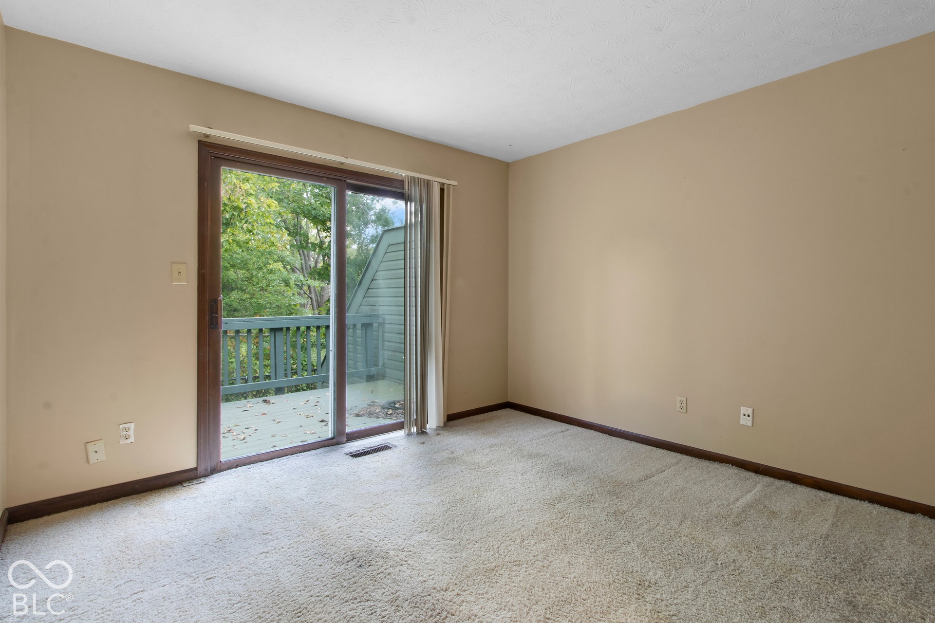This area can be Loft, Office or 3rd Bedroom