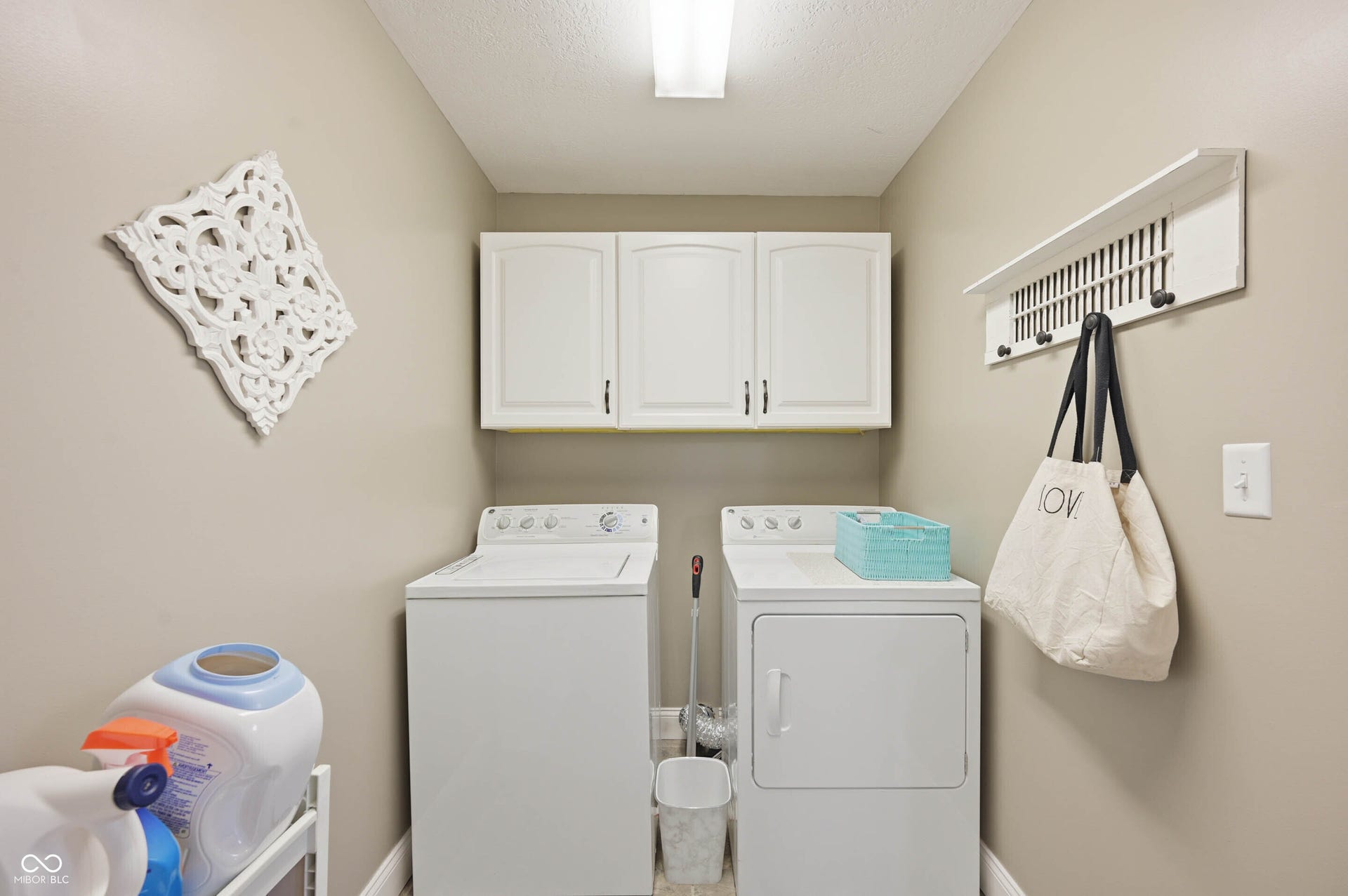 209 N Copperwood Court, Muncie, IN 47304