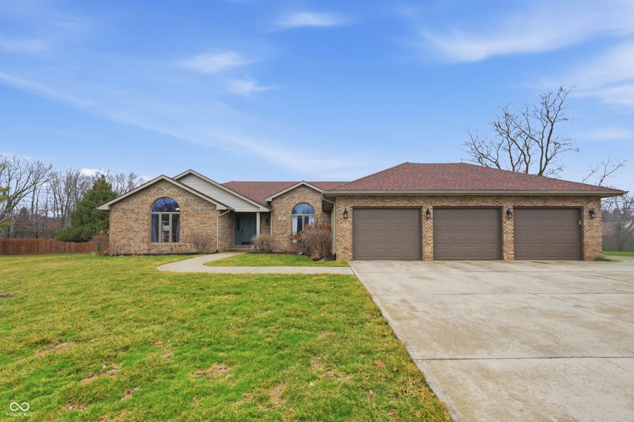 Property photo for 209 N Copperwood Court, Muncie, IN