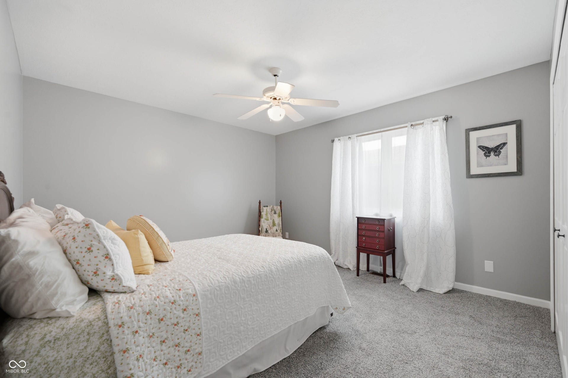 209 N Copperwood Court, Muncie, IN 47304