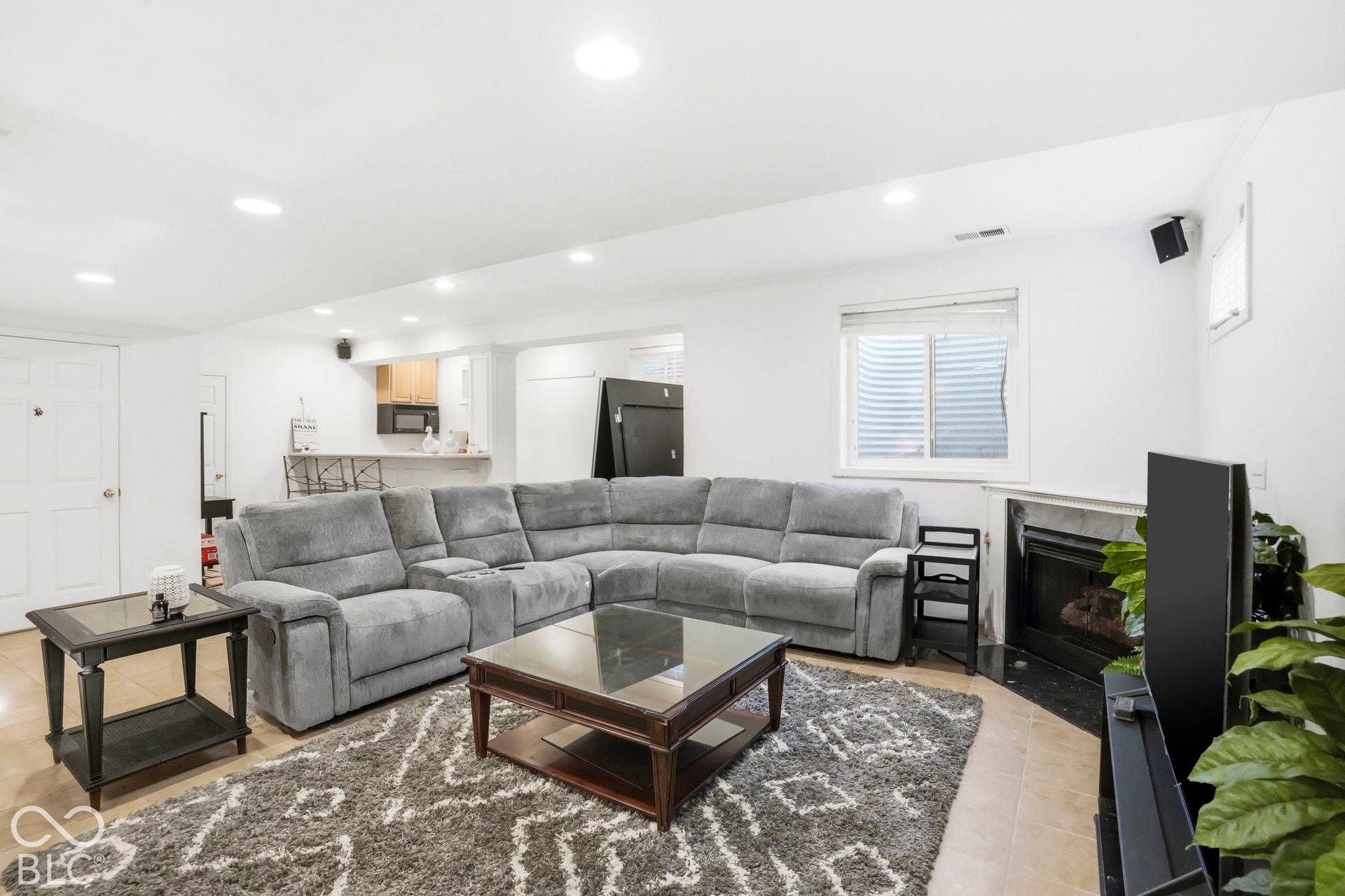 5889 Pebblestream Drive, Carmel, IN 46033 5889 Pebblestream Drive, Carmel, IN 46033