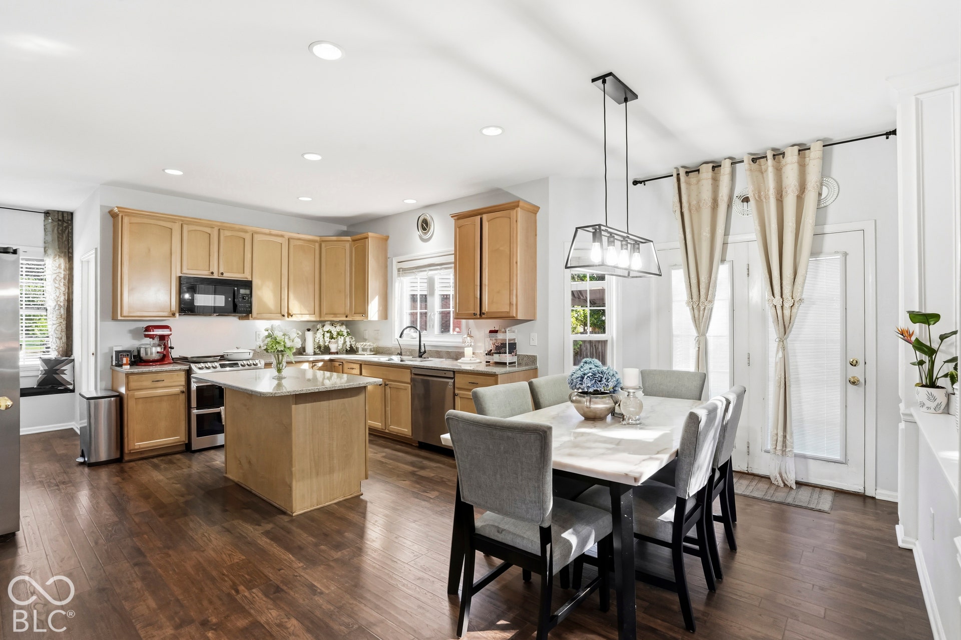 5889 Pebblestream Drive, Carmel, IN 46033 5889 Pebblestream Drive, Carmel, IN 46033