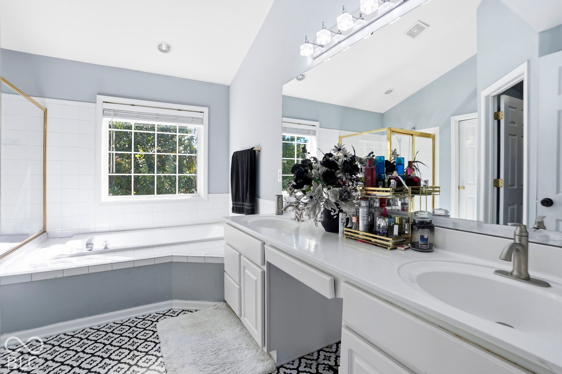 5889 Pebblestream Drive, Carmel, IN 46033 5889 Pebblestream Drive, Carmel, IN 46033