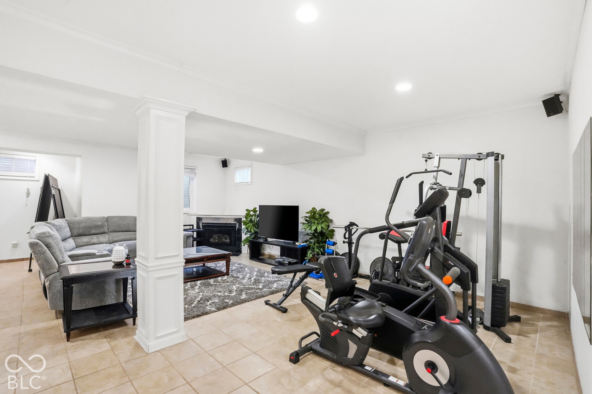 5889 Pebblestream Drive, Carmel, IN 46033 5889 Pebblestream Drive, Carmel, IN 46033