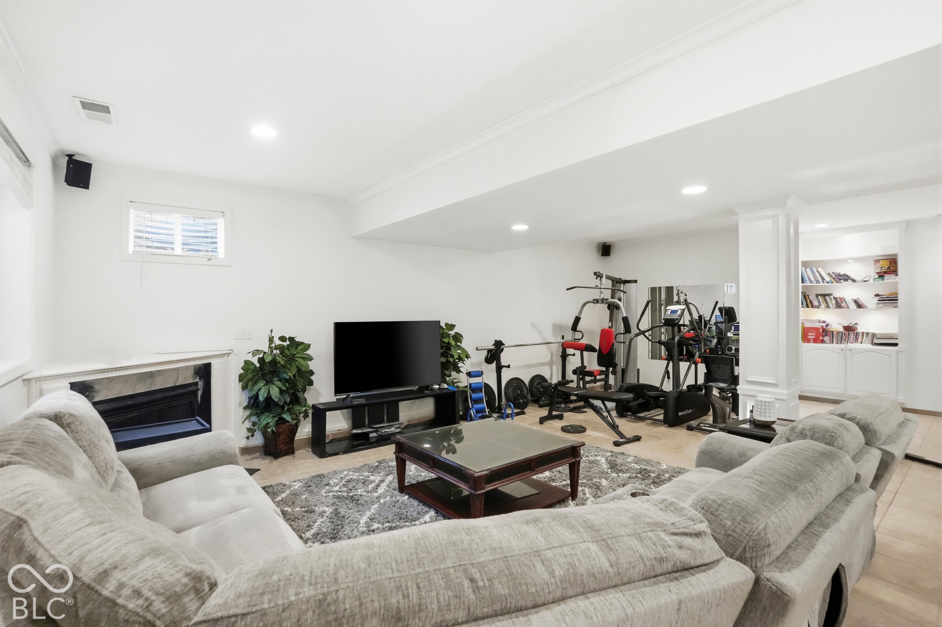 5889 Pebblestream Drive, Carmel, IN 46033 5889 Pebblestream Drive, Carmel, IN 46033