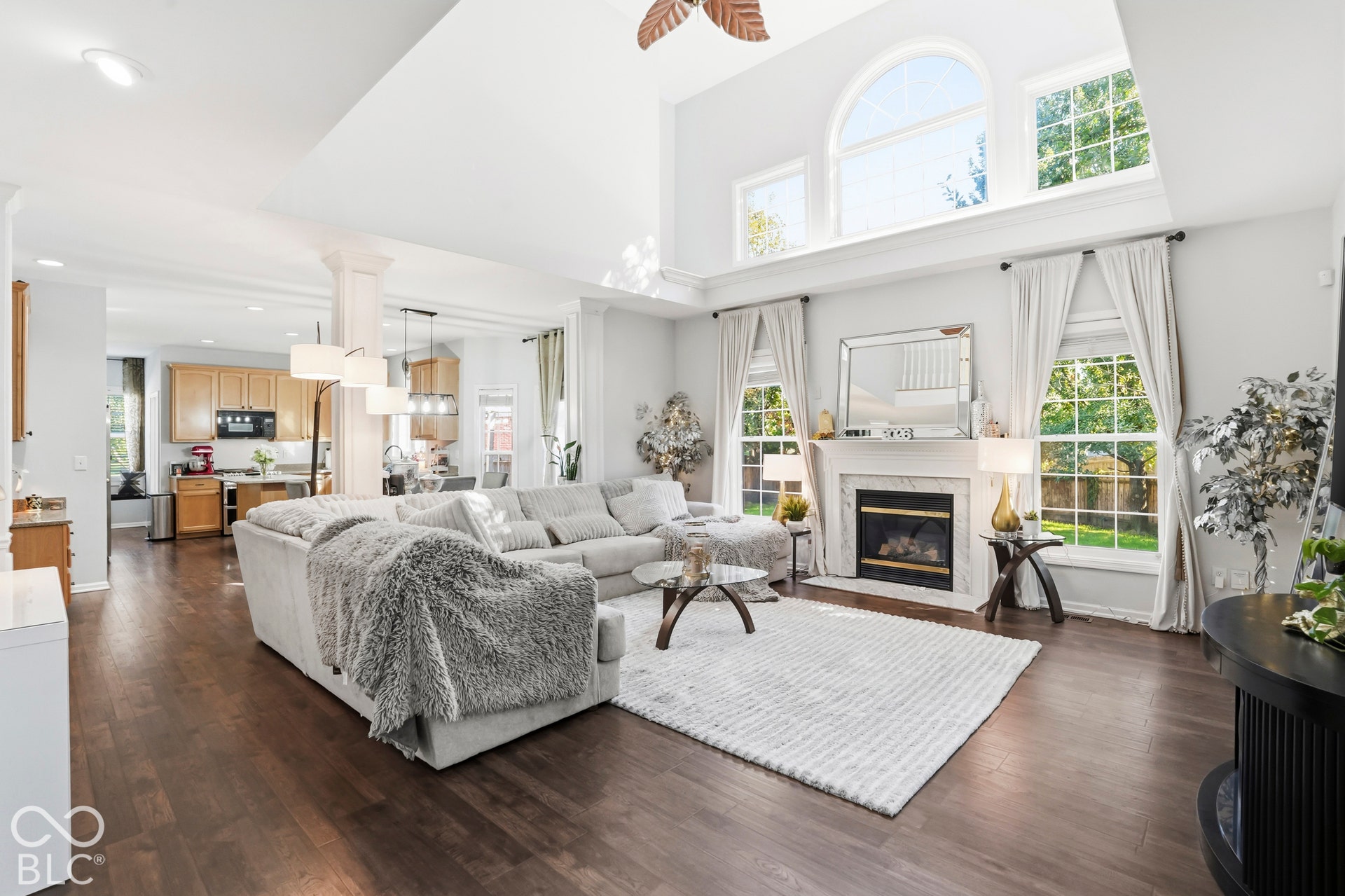 5889 Pebblestream Drive, Carmel, IN 46033 5889 Pebblestream Drive, Carmel, IN 46033