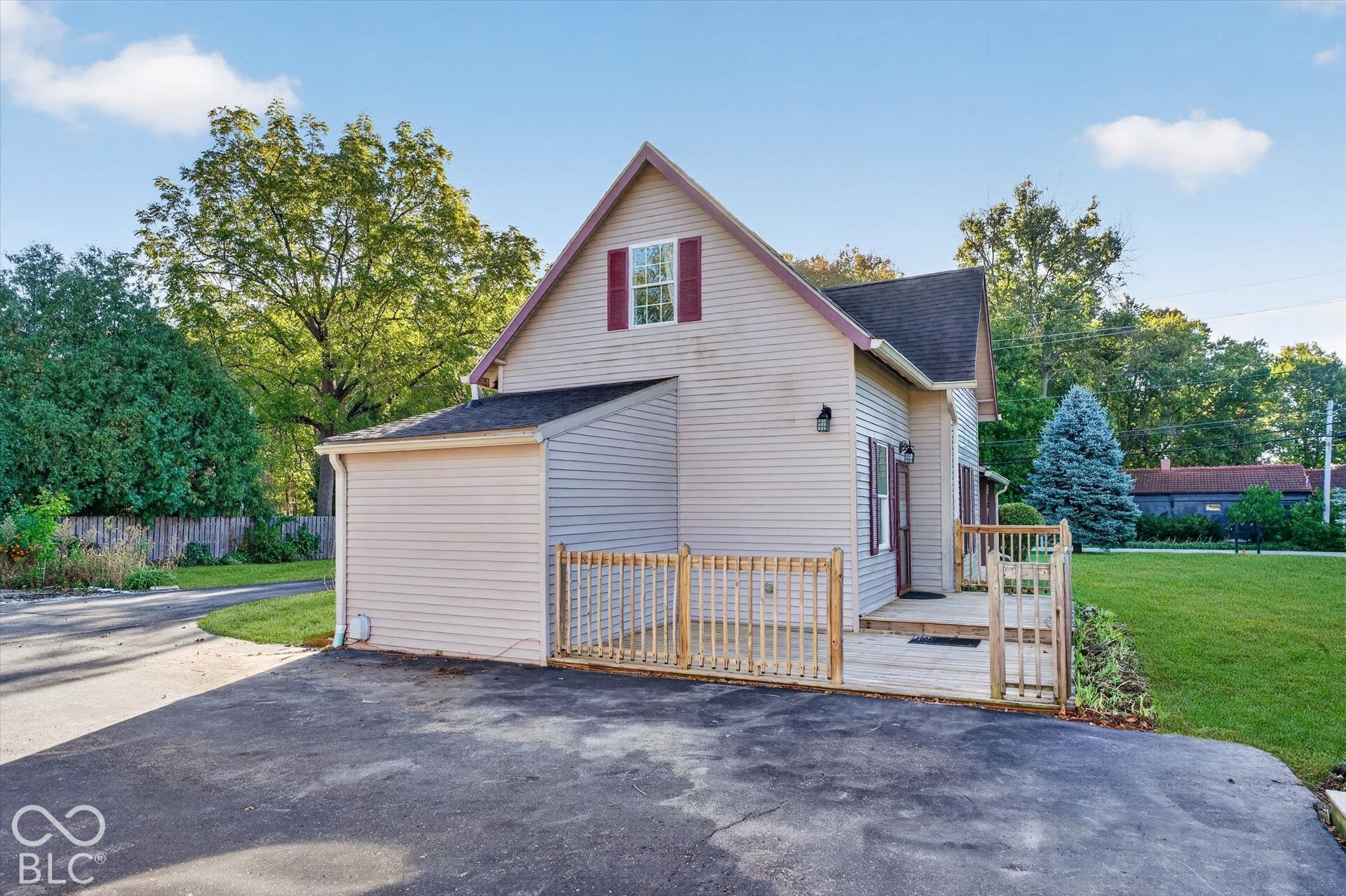 8404 Union Chapel Road, Indianapolis, IN 46240 Wood deck with rails, firepit