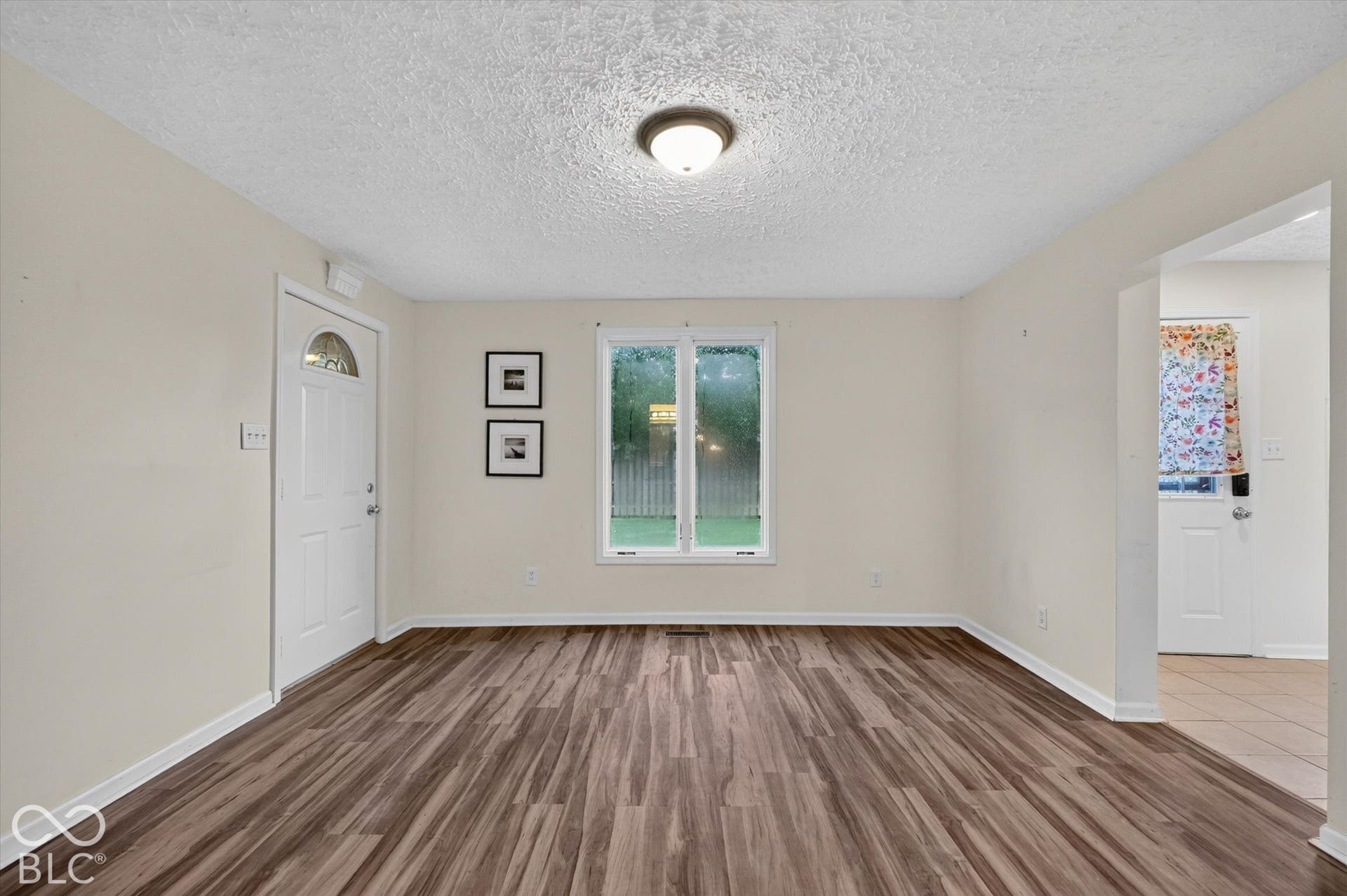 8404 Union Chapel Road, Indianapolis, IN 46240 8404 LVP flooring, to eat-in kitchen