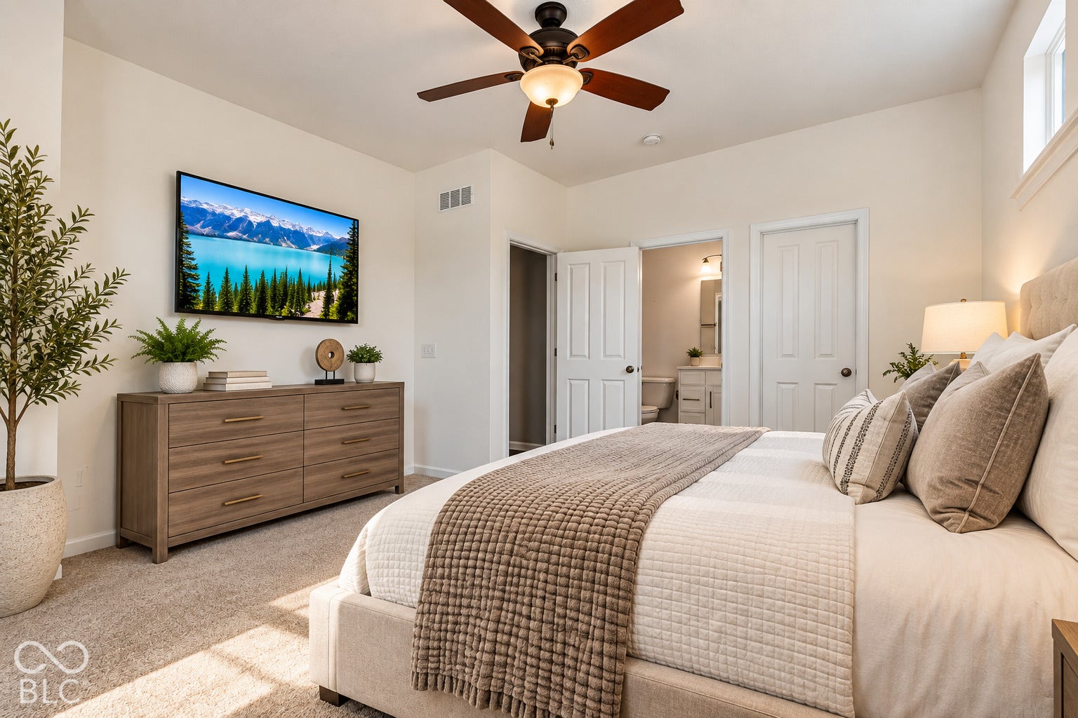 Ceiling fan, vaulted ceiling, large area rug, attached bathroom, recessed lighting