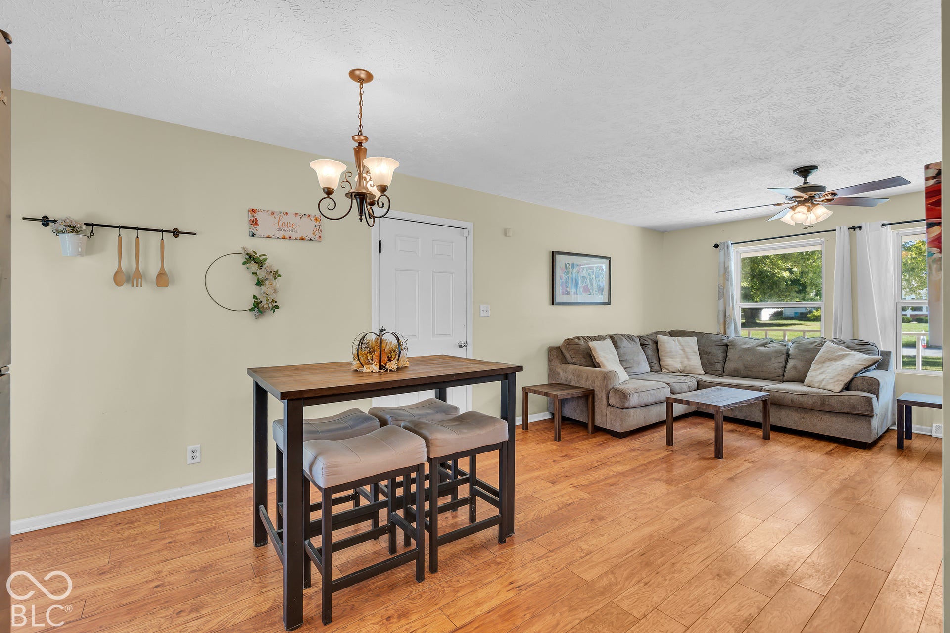 902 Sweetbriar Avenue, Whiteland, IN 46184