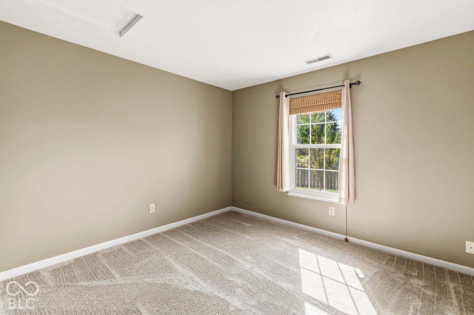 7203 Oakview Drive, Avon, IN 46123 7203 Oakview Drive, Avon, IN 46123