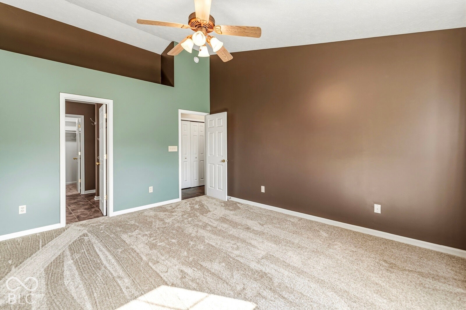 7203 Oakview Drive, Avon, IN 46123 7203 Oakview Drive, Avon, IN 46123