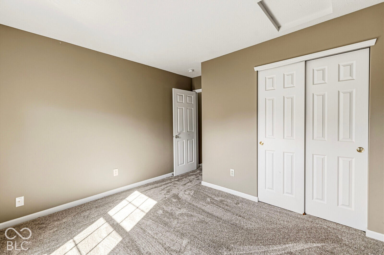 7203 Oakview Drive, Avon, IN 46123 7203 Oakview Drive, Avon, IN 46123