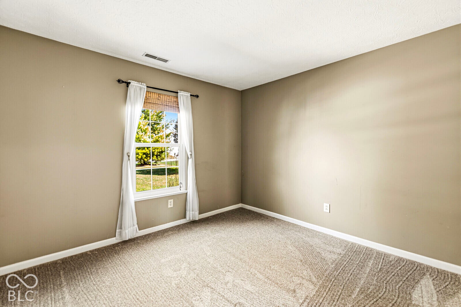 7203 Oakview Drive, Avon, IN 46123 7203 Oakview Drive, Avon, IN 46123