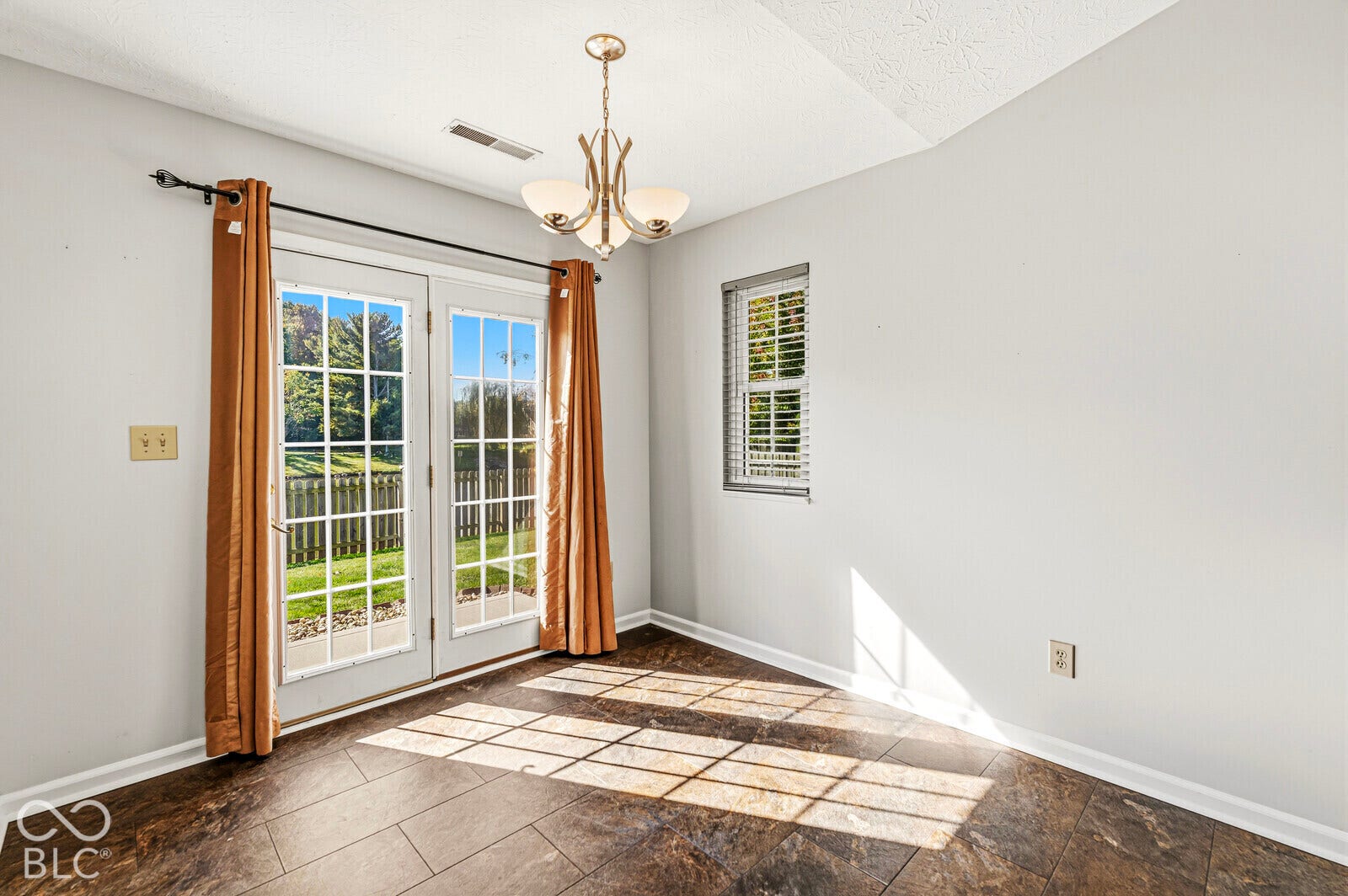 7203 Oakview Drive, Avon, IN 46123 7203 Oakview Drive, Avon, IN 46123