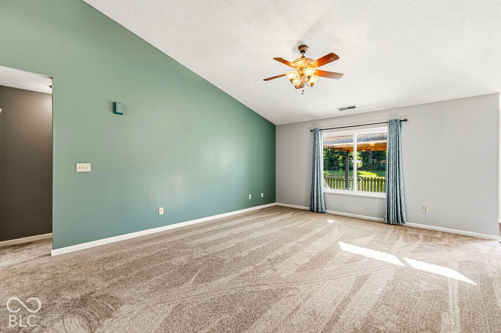 7203 Oakview Drive, Avon, IN 46123 7203 Oakview Drive, Avon, IN 46123
