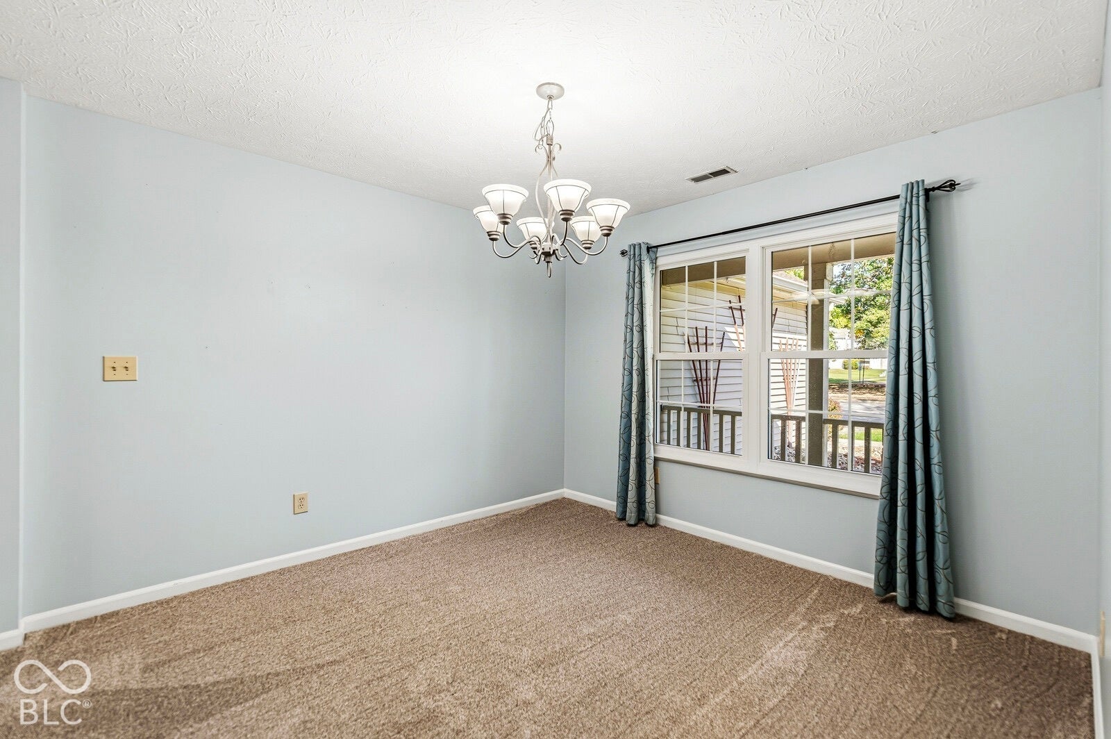 7203 Oakview Drive, Avon, IN 46123 7203 Oakview Drive, Avon, IN 46123