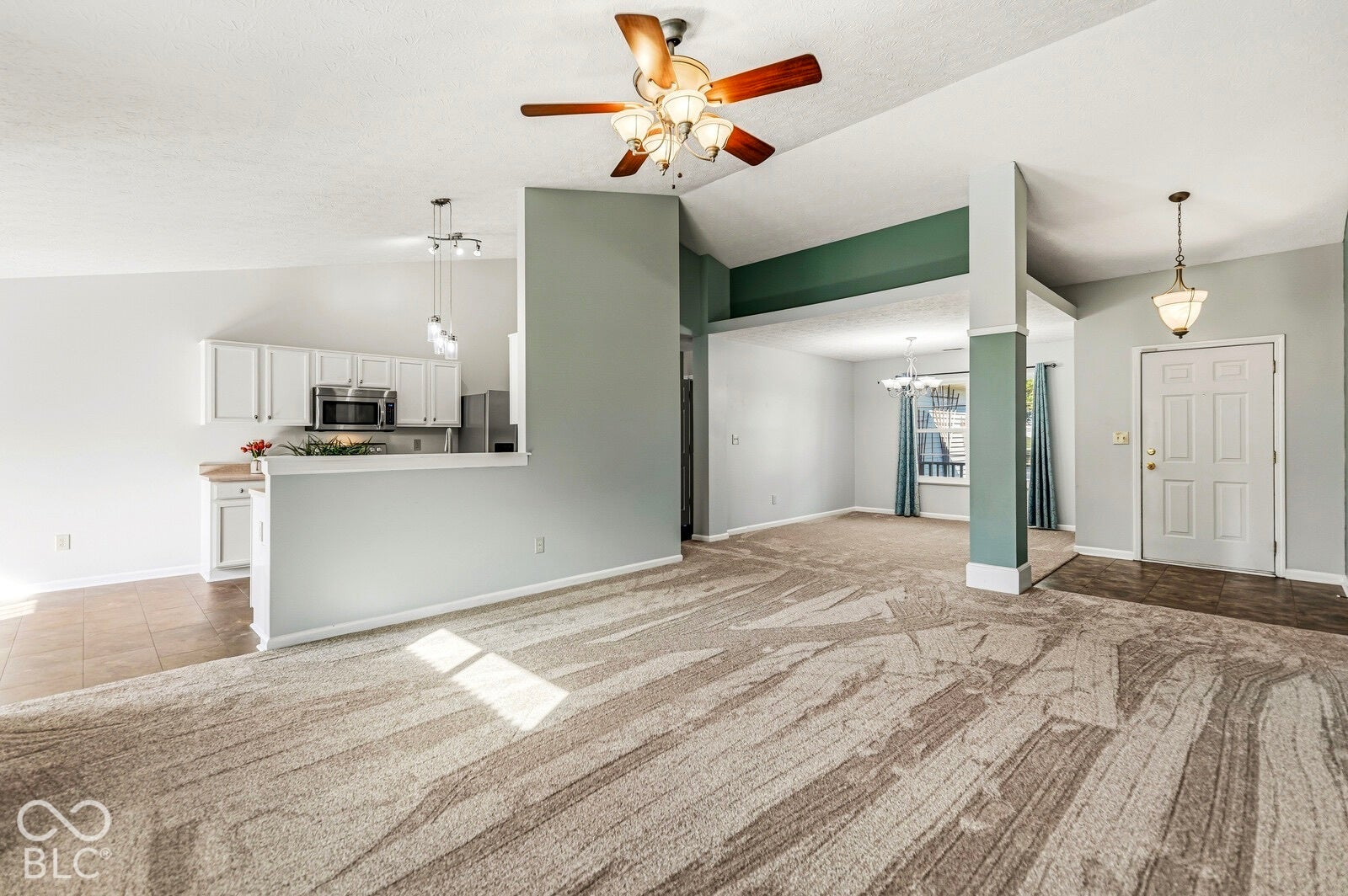 7203 Oakview Drive, Avon, IN 46123 7203 Oakview Drive, Avon, IN 46123